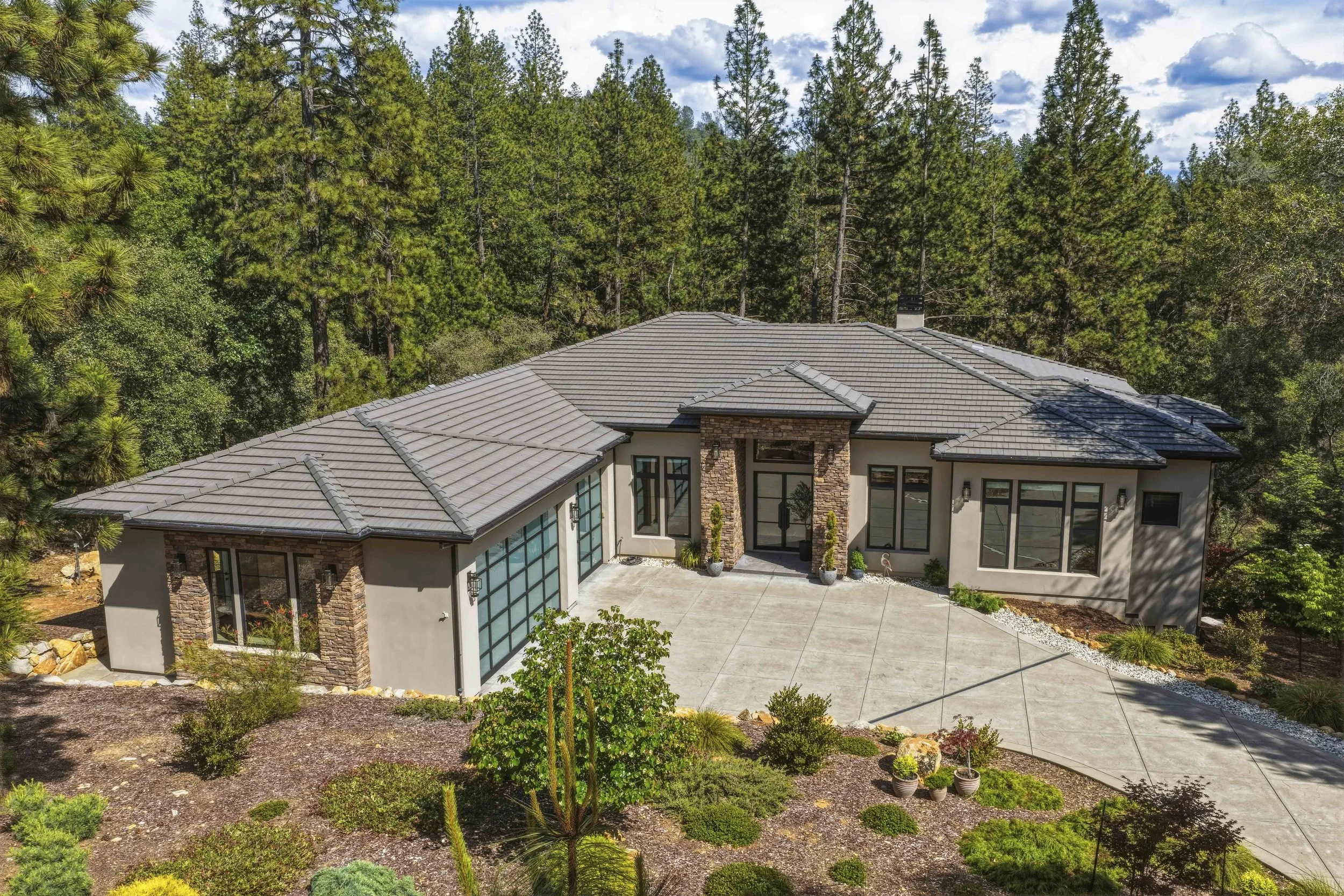 1455 Lodge View Dr 2.jpg