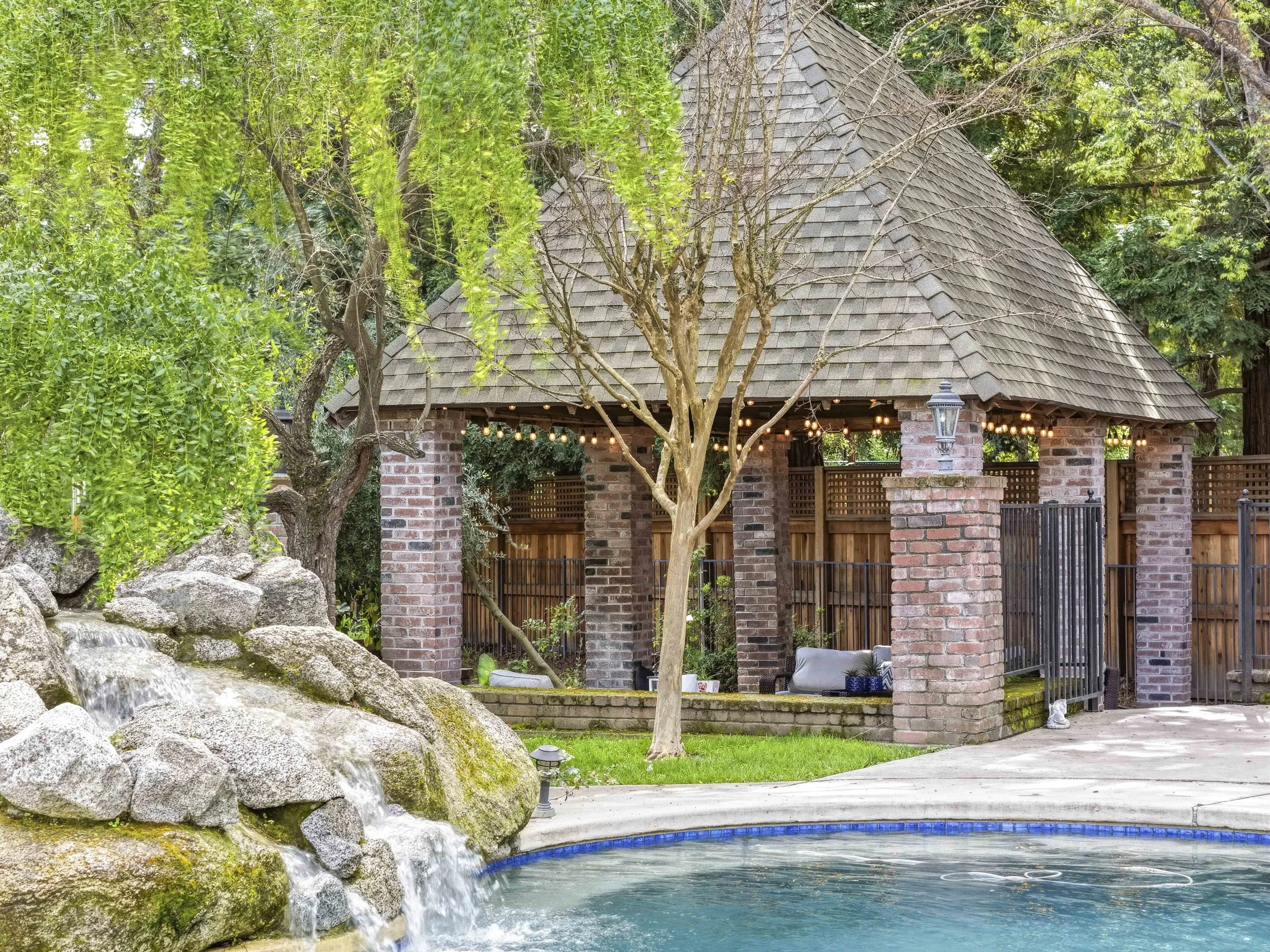 7475 Shelborne Dr 7.jpg