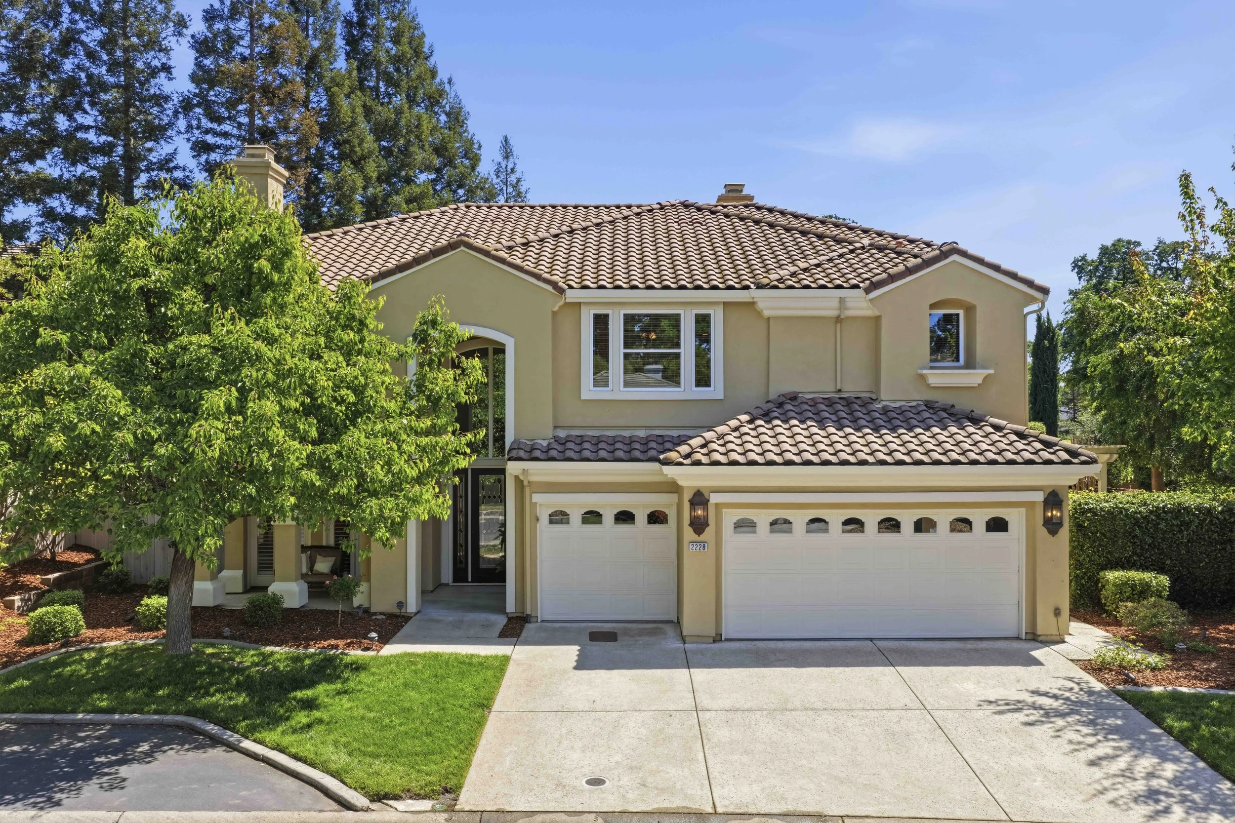 2228 Belvedere Cir _0.jpg