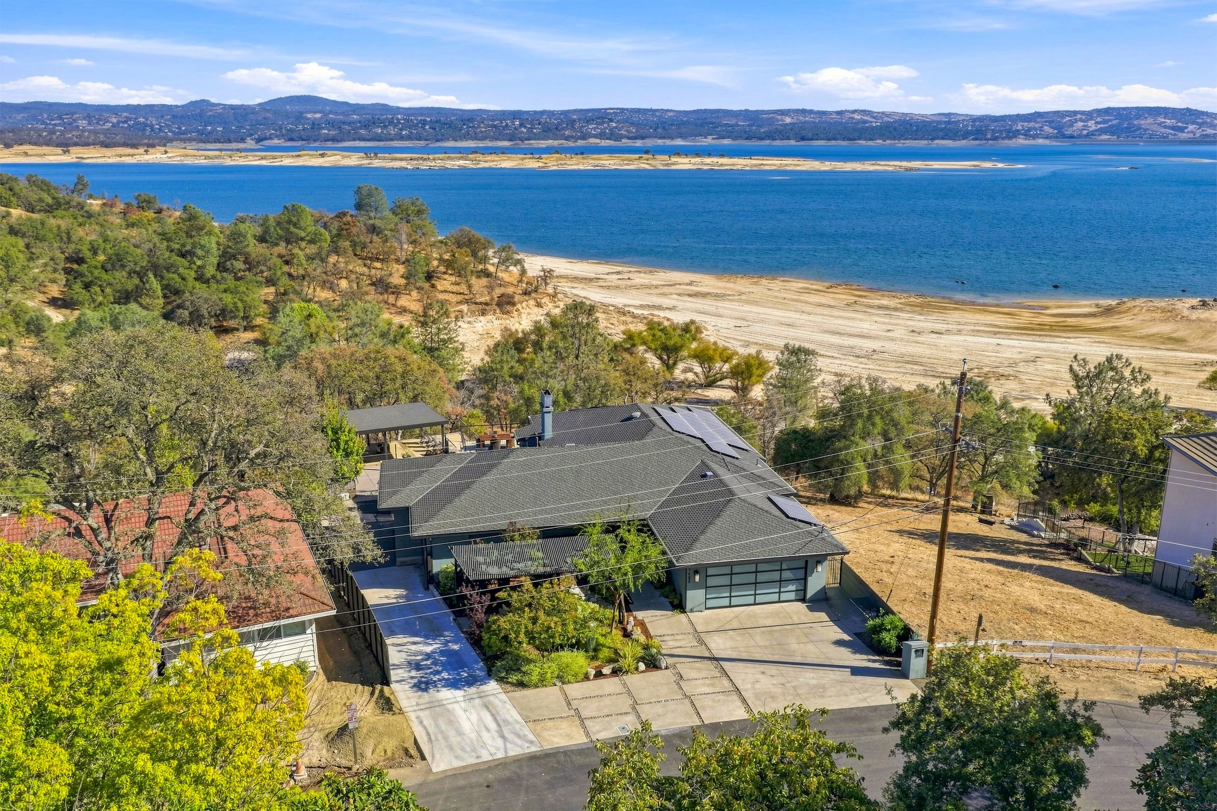 7882 Lakeshore Dr 1.jpg