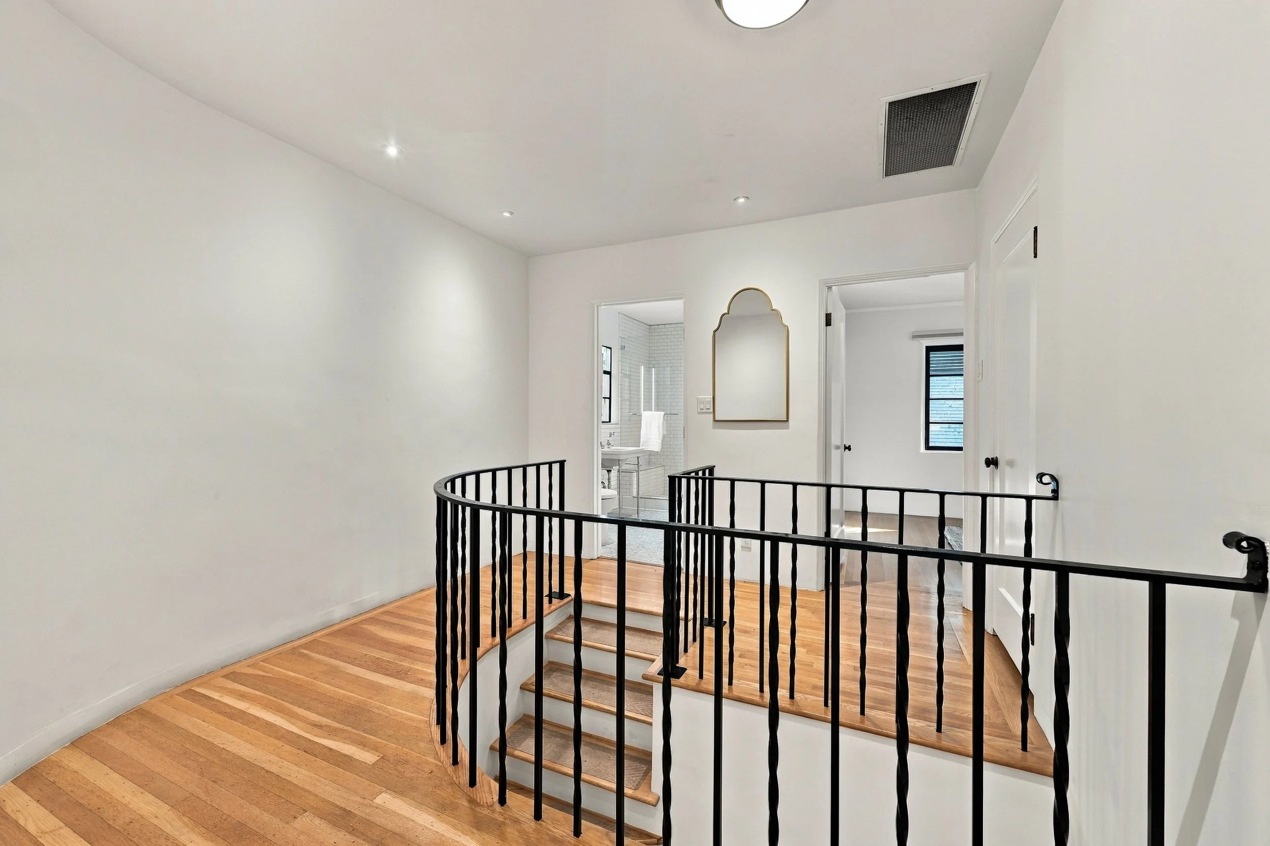 2743 Land Park Dr 37.jpg