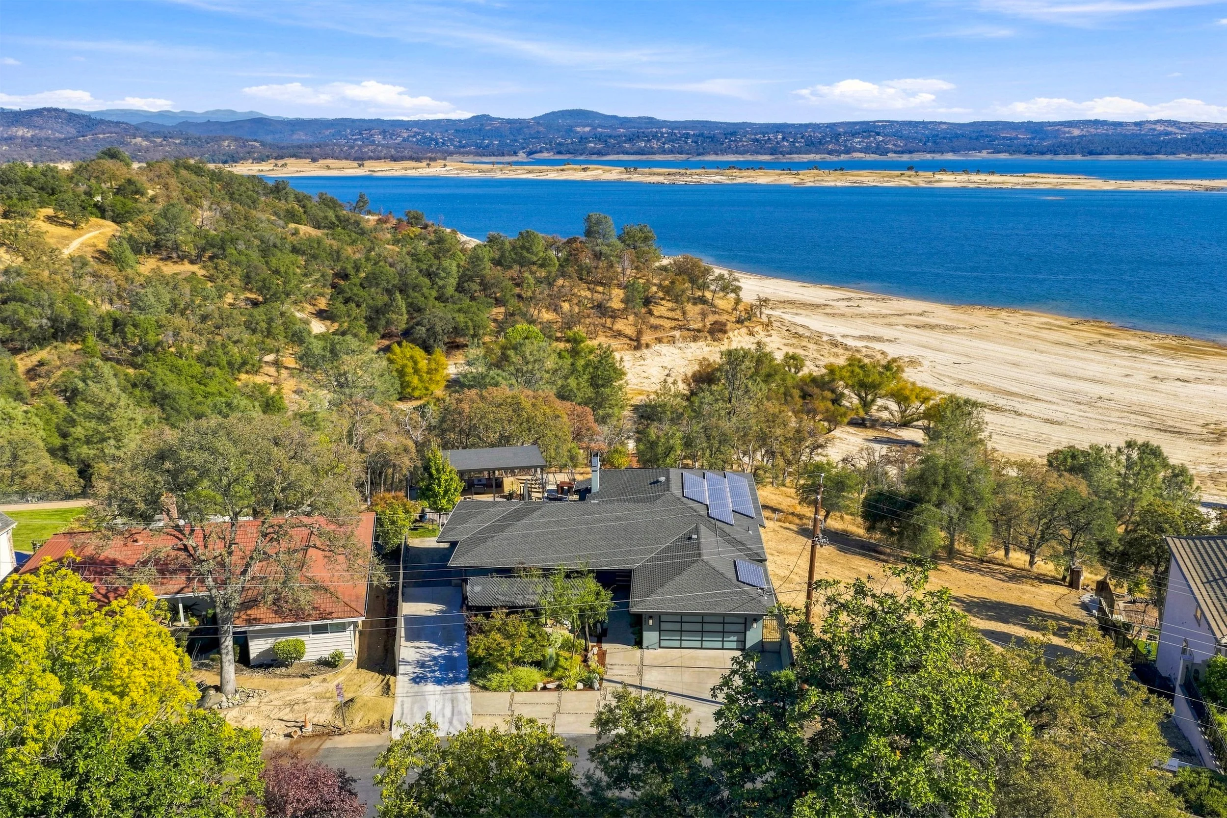 7882 Lakeshore Dr 2.jpg
