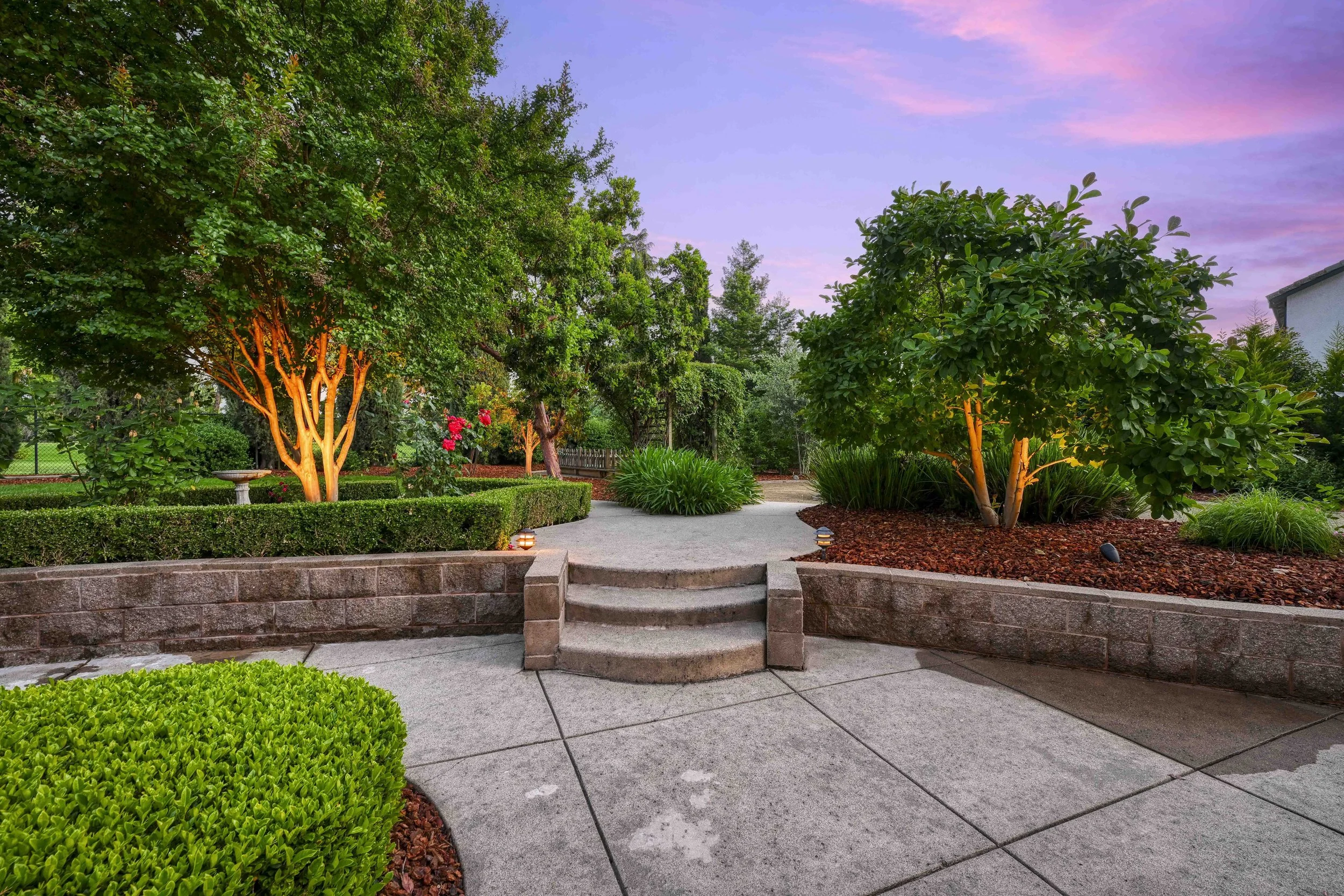 2228 Belvedere Cir - Twilight 14.jpg