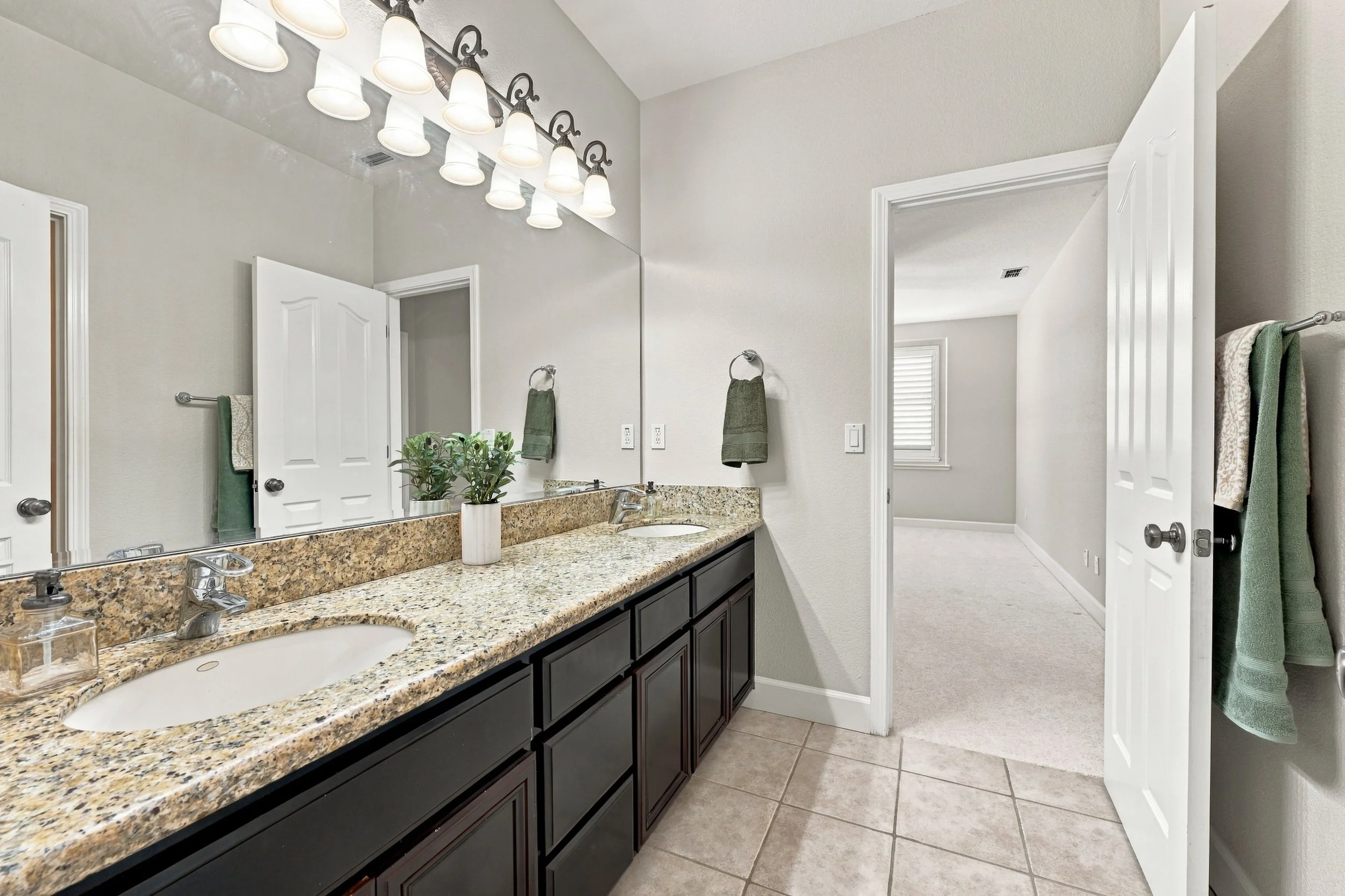 3391 Black Oak Dr 98.jpg