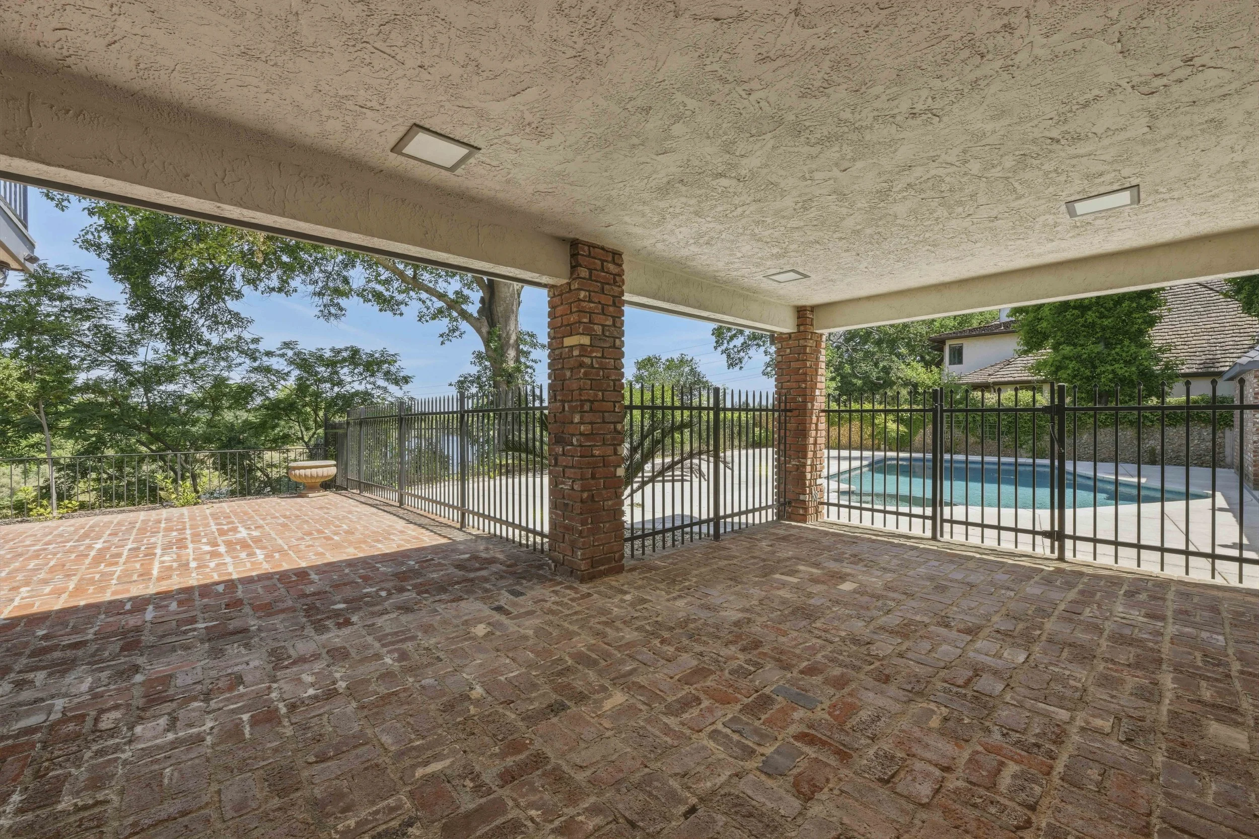 9815 Mira Del Rio Dr 31.jpg