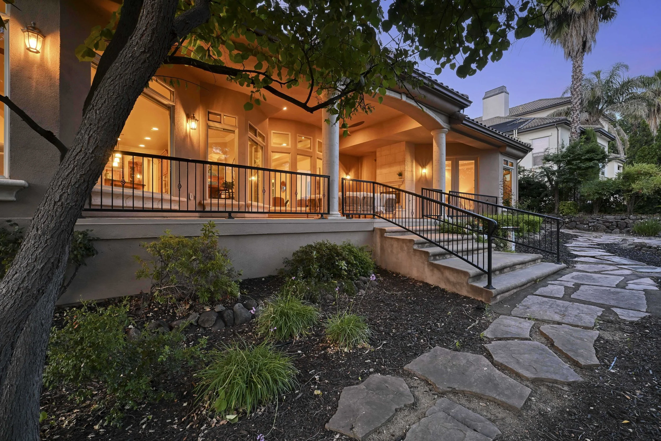 3702 Lindbrook Dr 98.jpg
