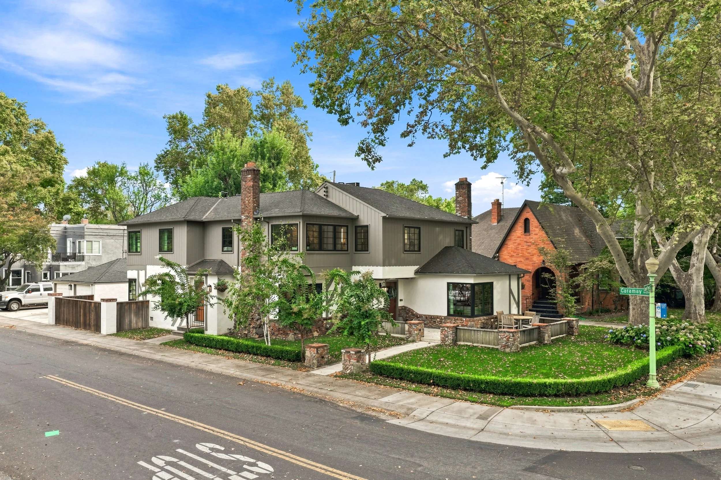 2743 Land Park Dr 2.jpg