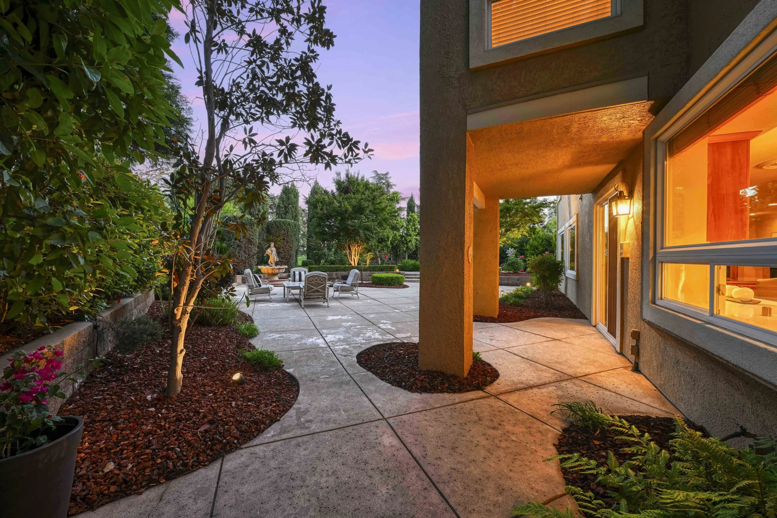 2228 Belvedere Cir - Twilight 12.jpg