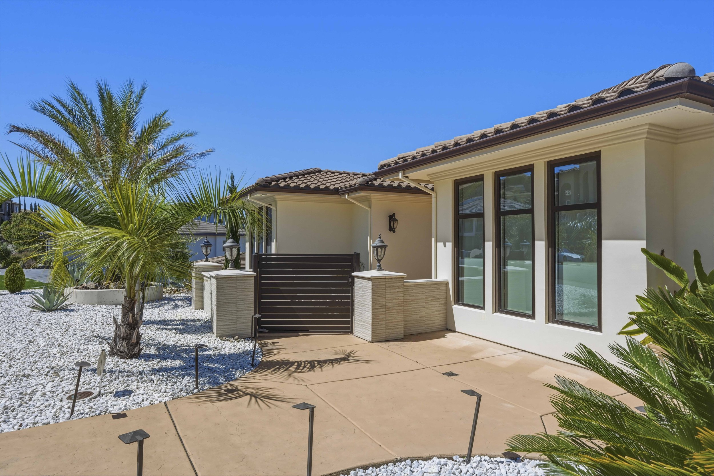535 Serpa Way _16.jpg