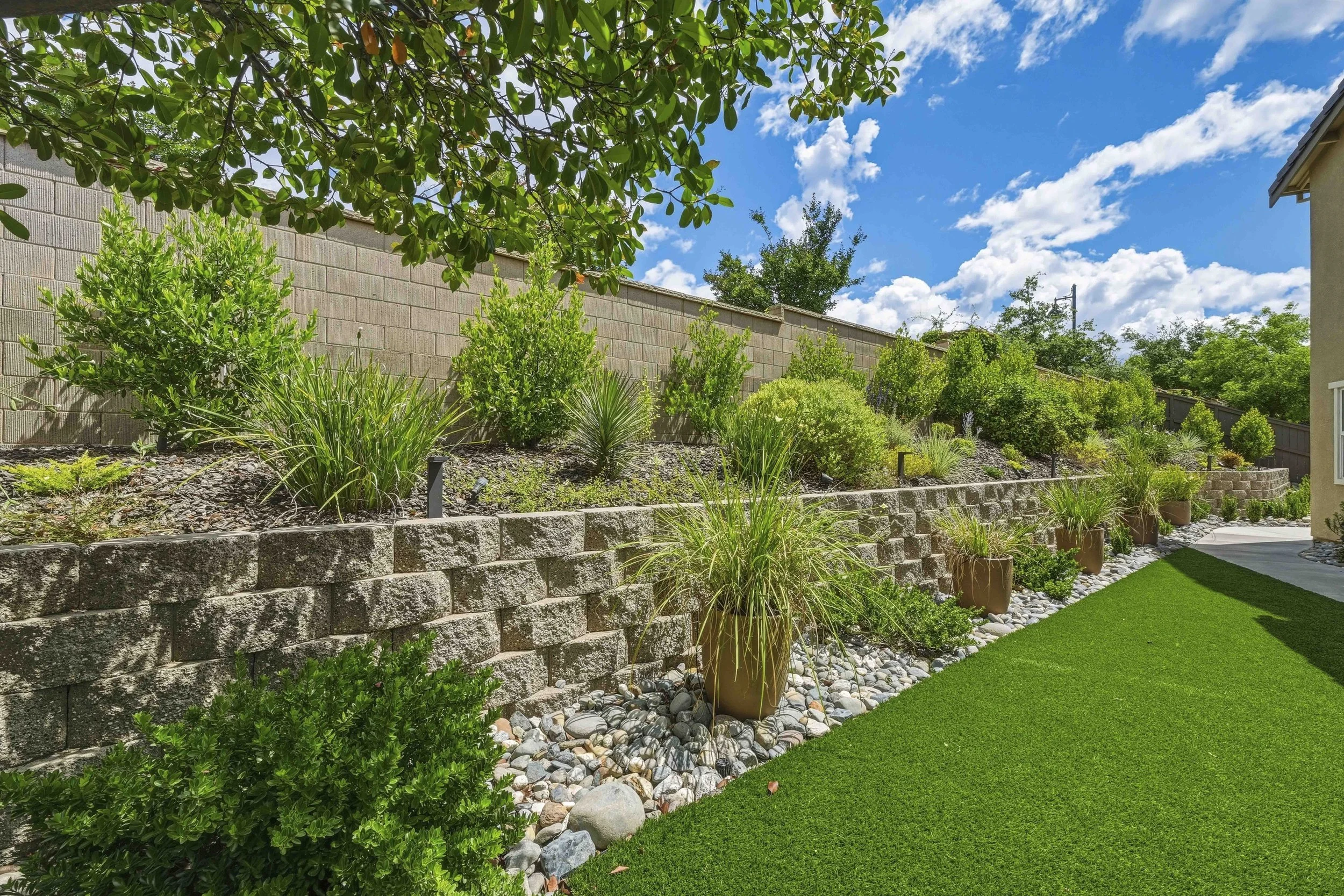 895 Calico Dr 95.jpg
