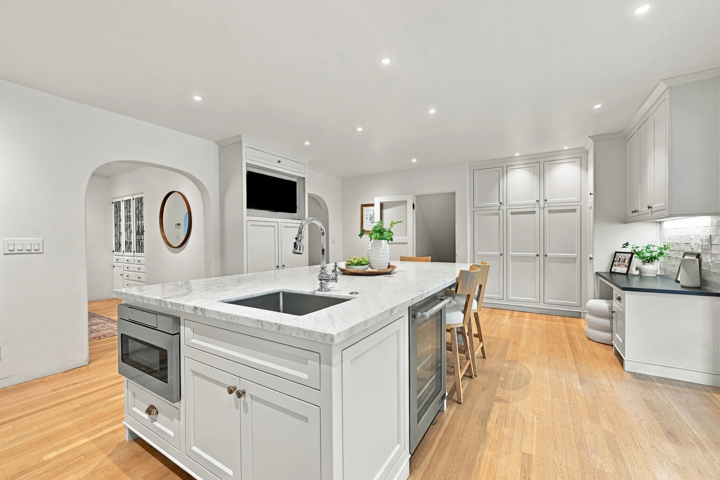 2743 Land Park Dr 31.jpg