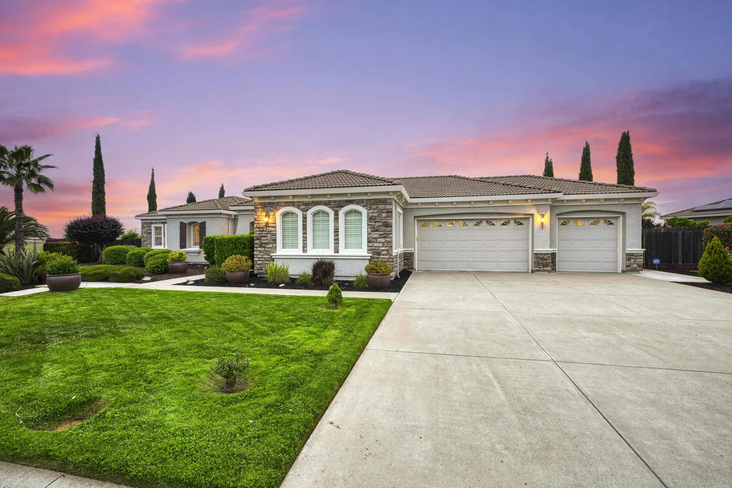 8357 Bridgestone Dr 12.jpg