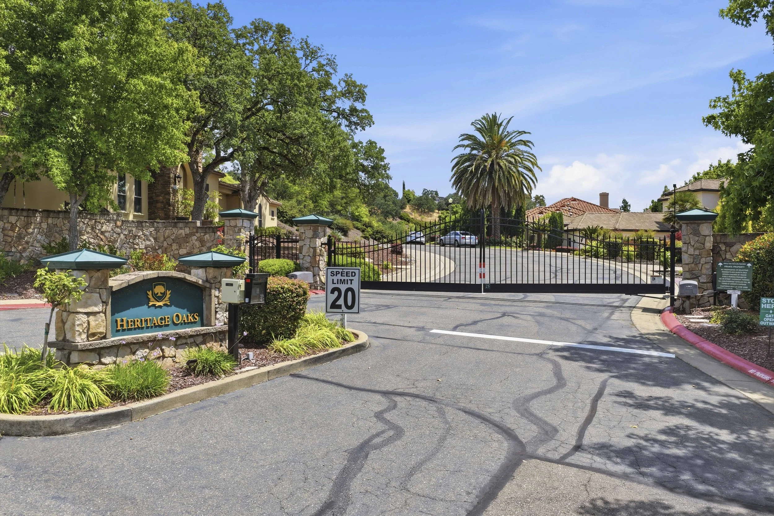 3702 Lindbrook Dr 2.jpg