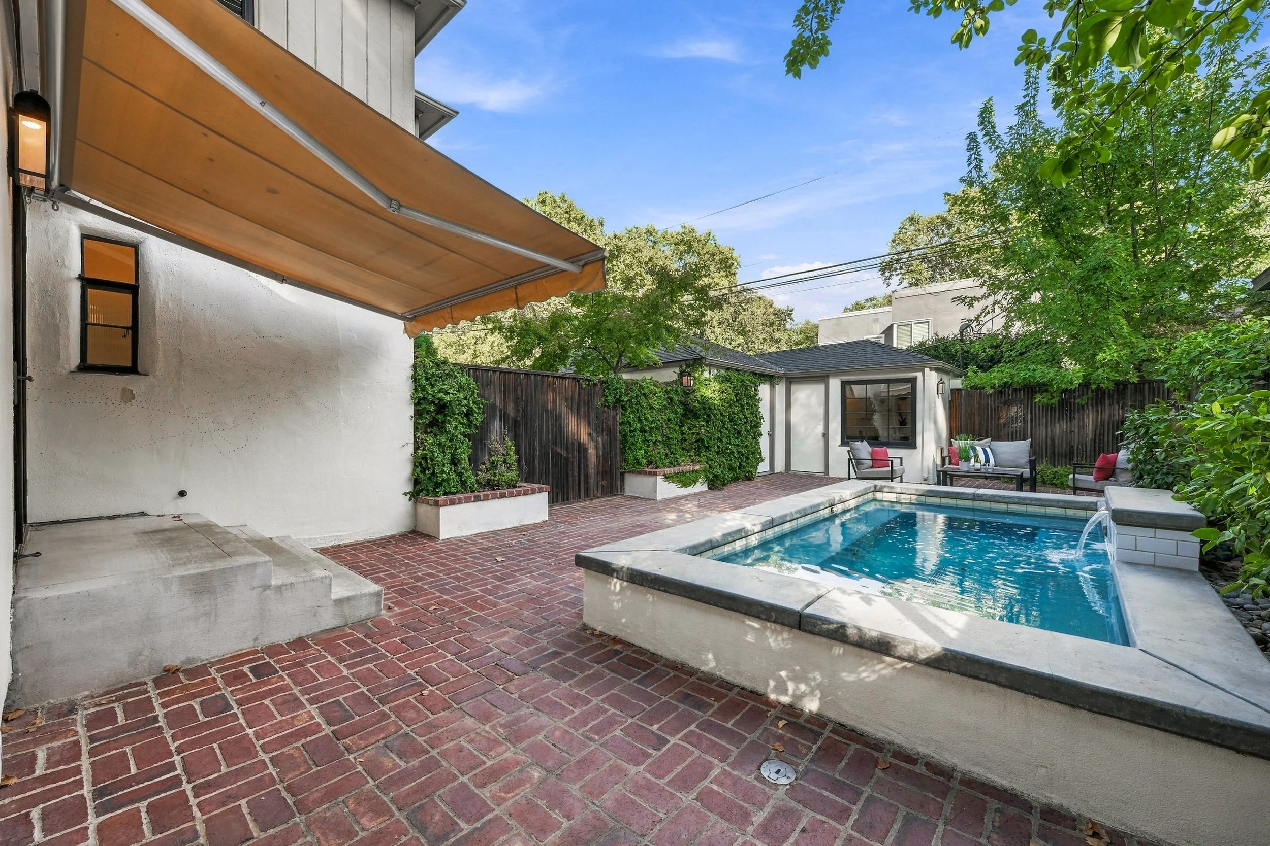 2743 Land Park Dr 46.jpg