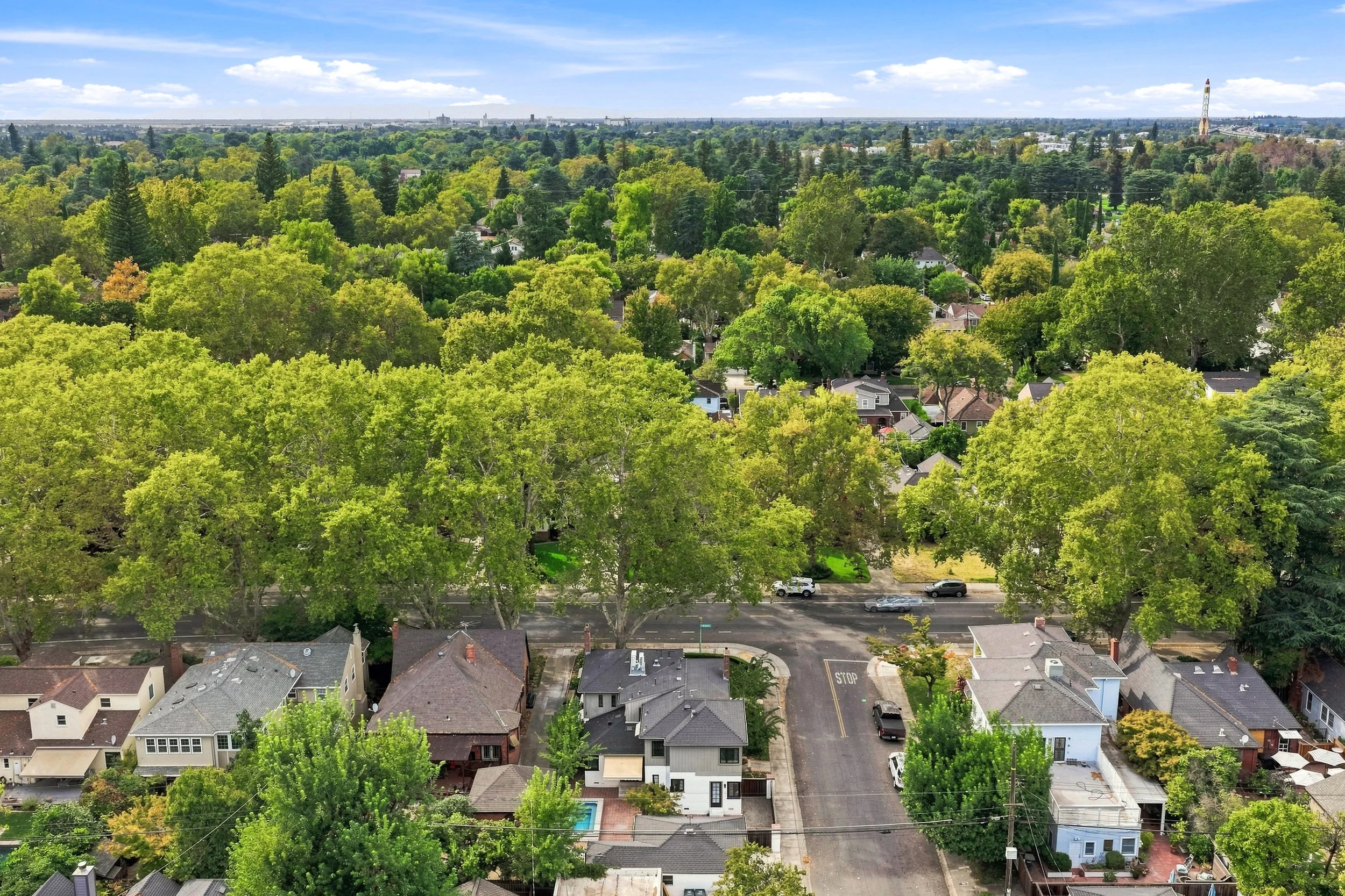2743 Land Park Dr 8.jpg