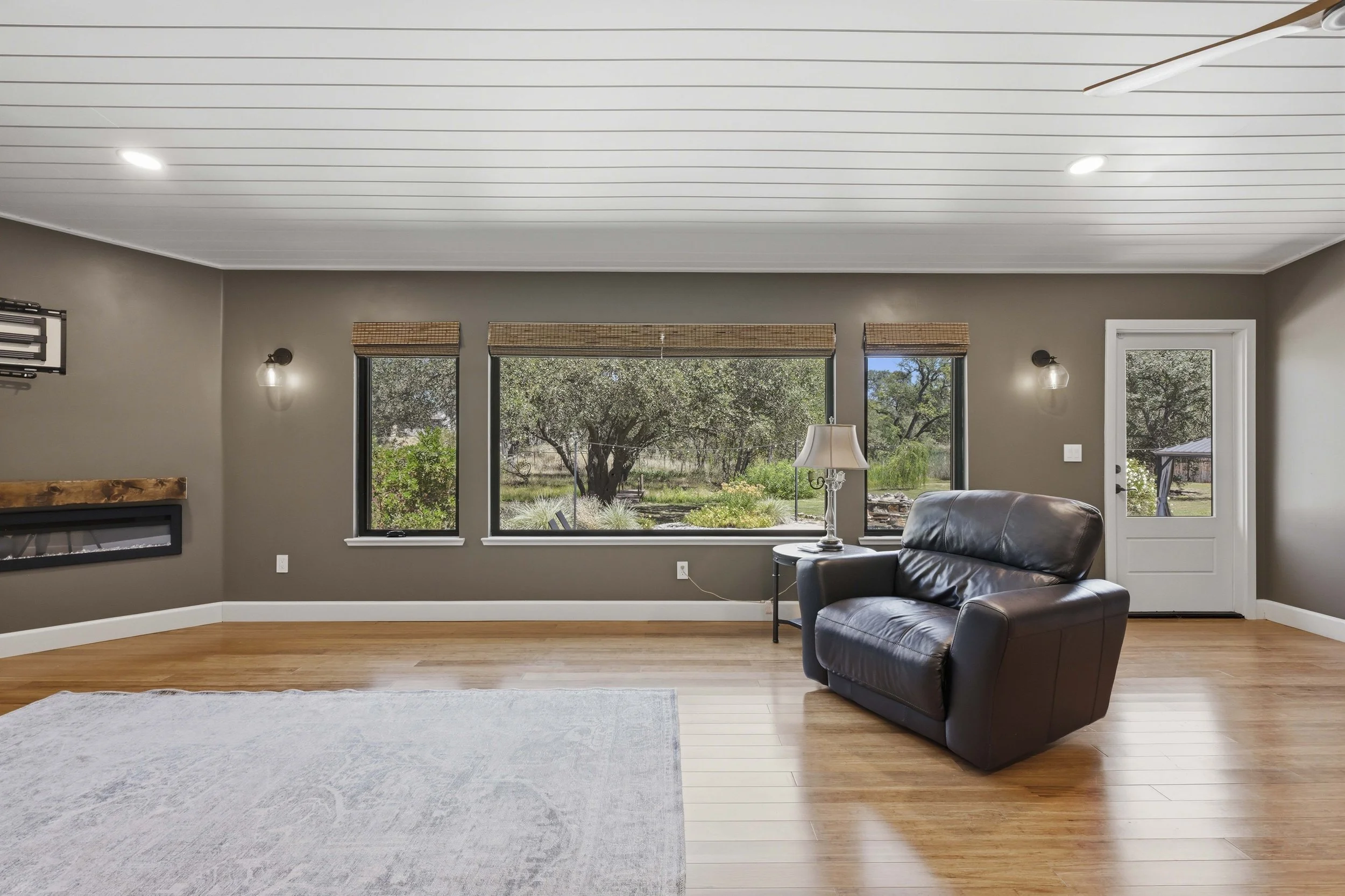 4440 Lawrence Dr _41.jpg