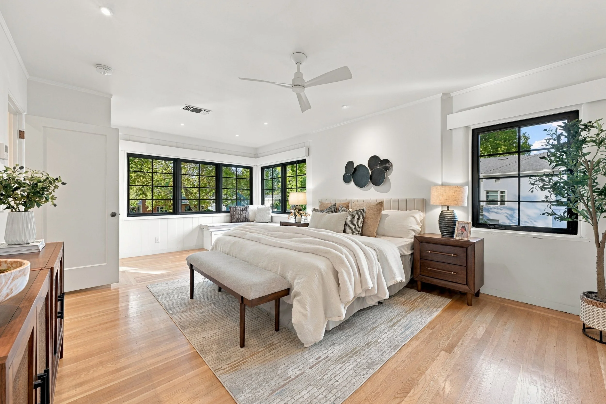 2743 Land Park Dr 38.jpg