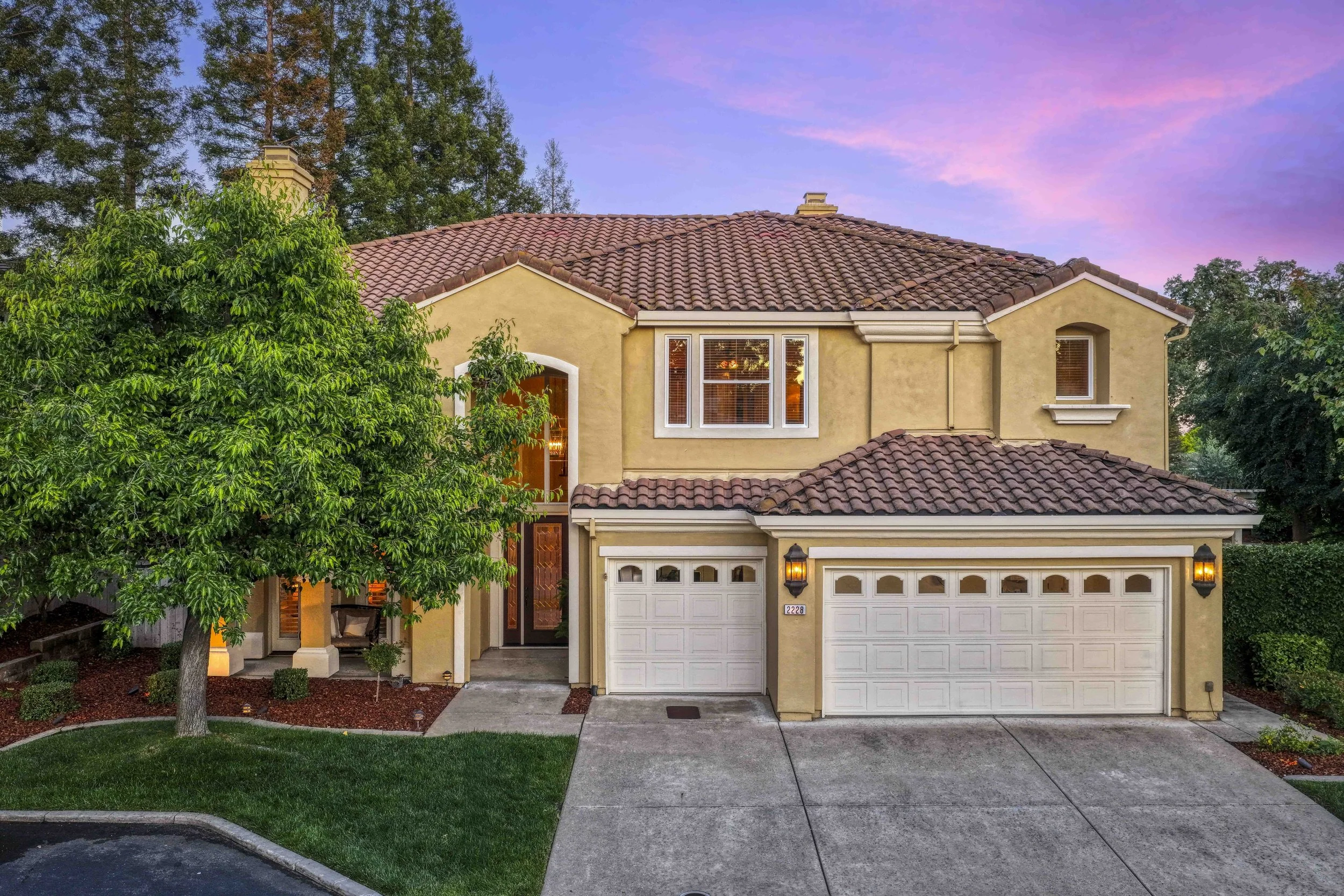 2228 Belvedere Cir - Twilight 2.jpg