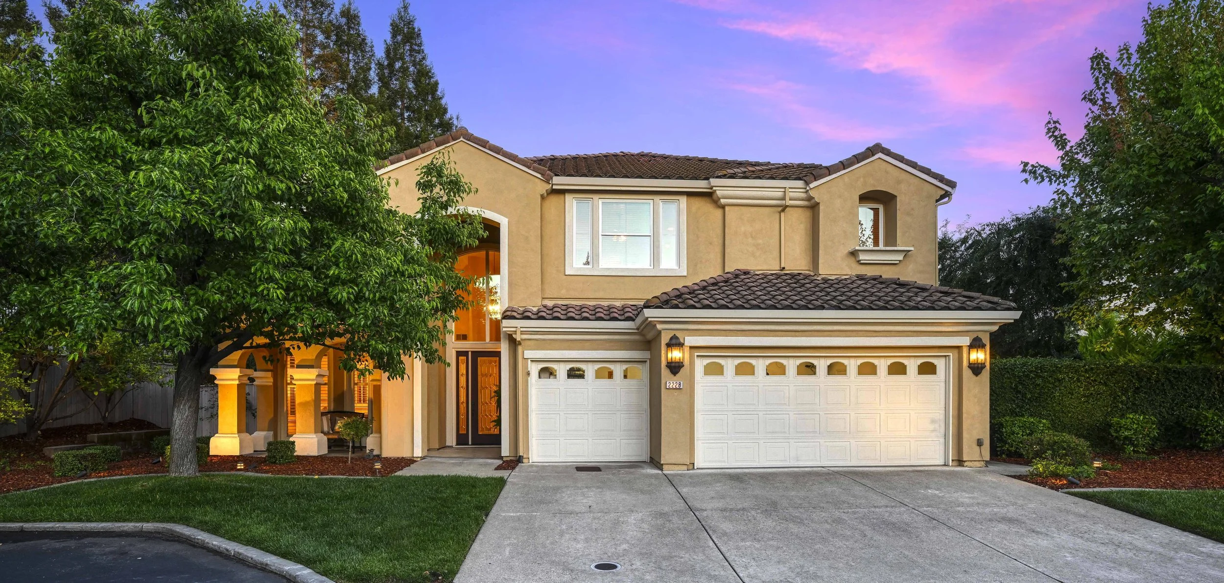 2228 Belvedere Cir - Twilight 11.jpg