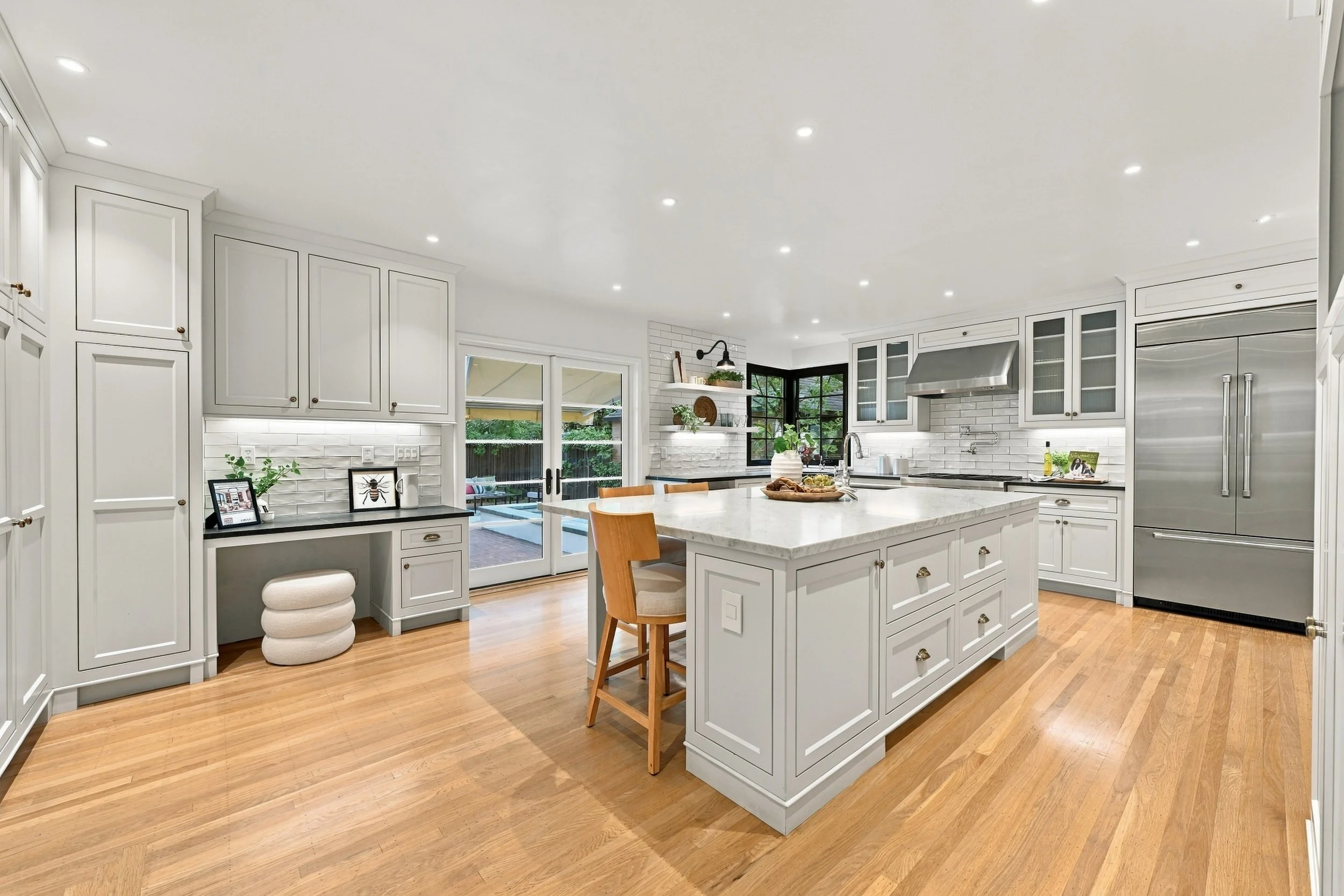 2743 Land Park Dr 27.jpg