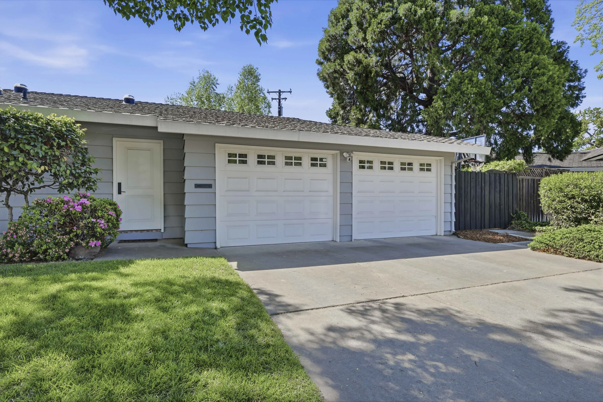 2929 Latham Dr _1.jpg