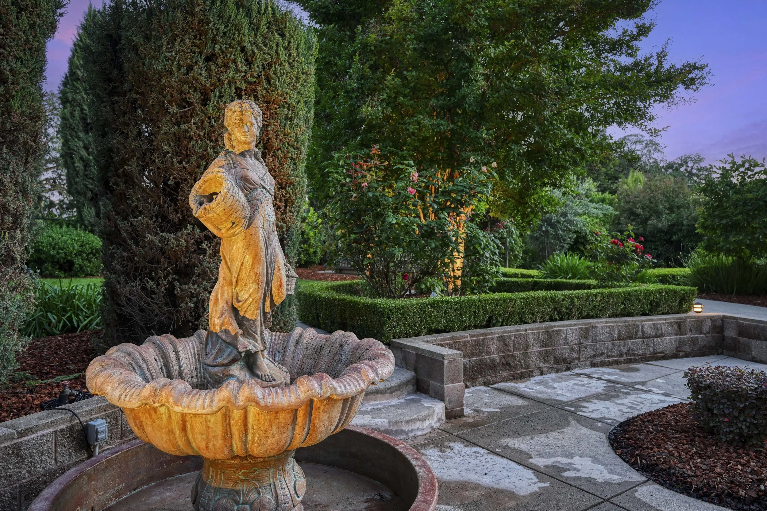 2228 Belvedere Cir - Twilight 15.jpg