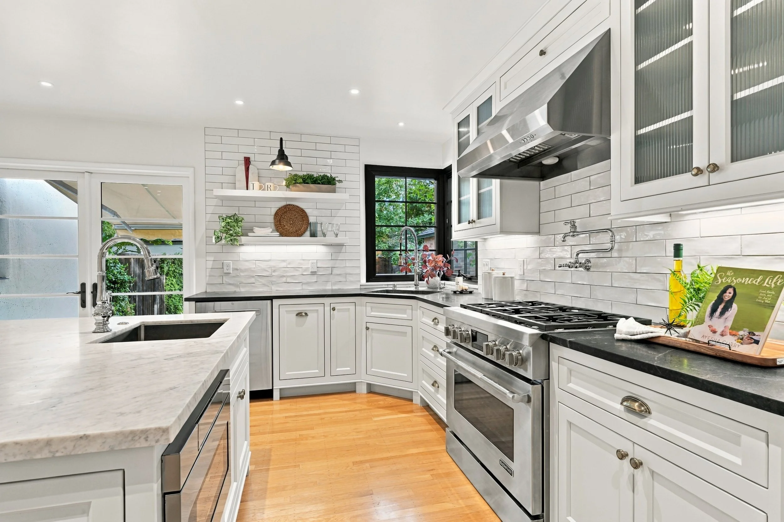 2743 Land Park Dr 32.jpg