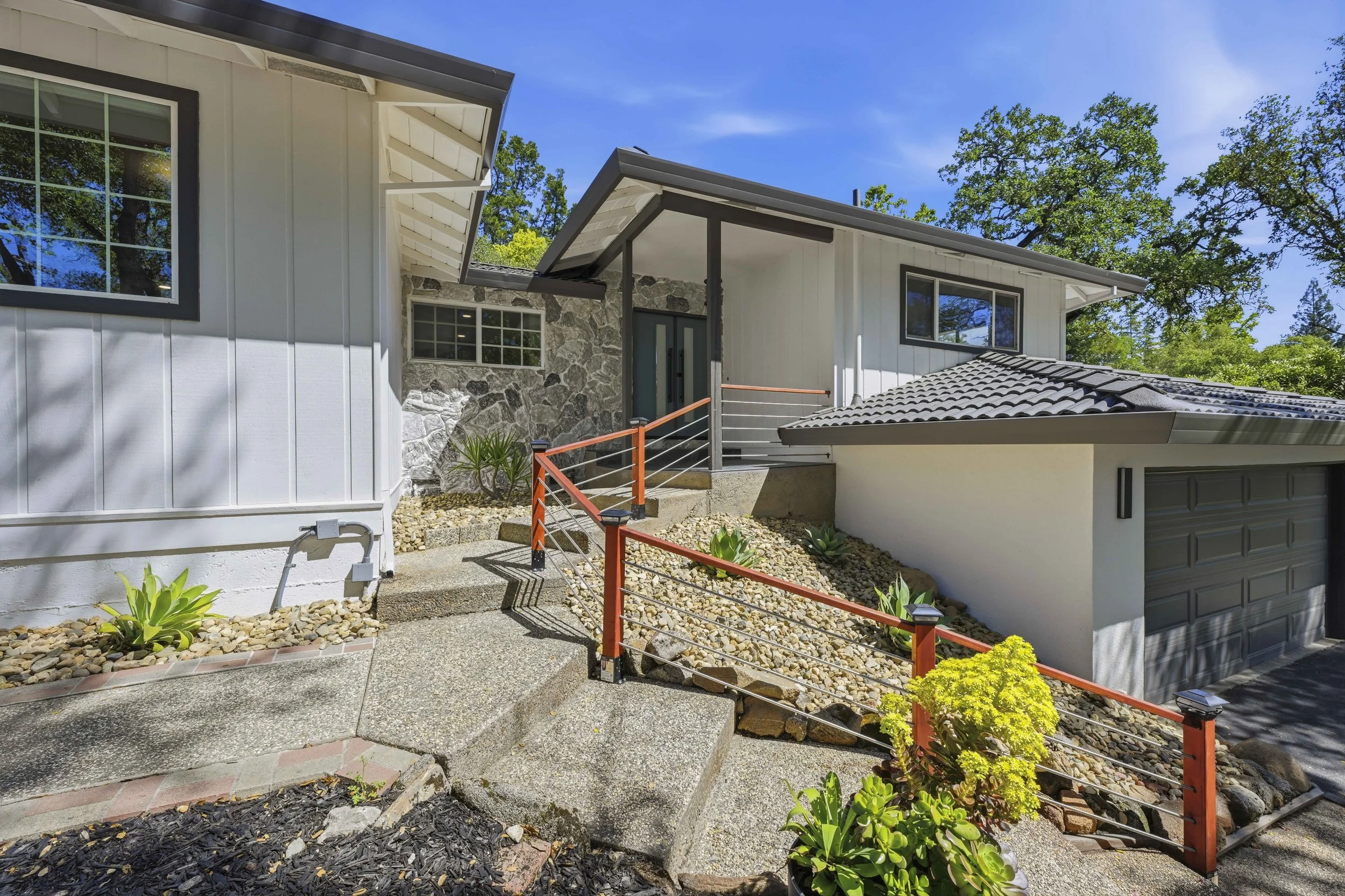 8177 N Lake Cir 4.jpg