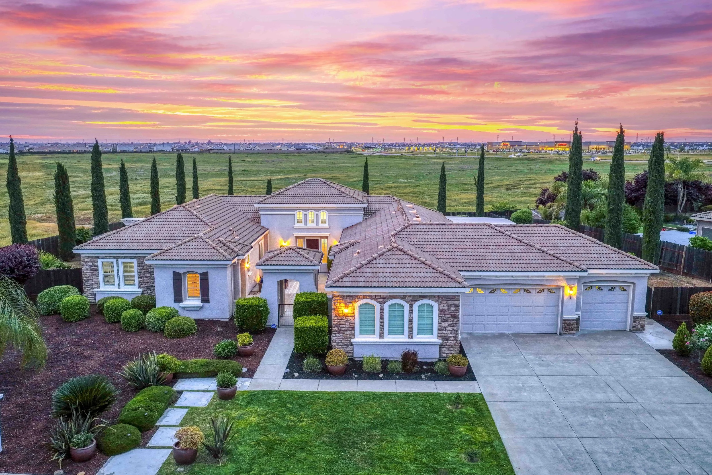 8357 Bridgestone Dr 2.jpg