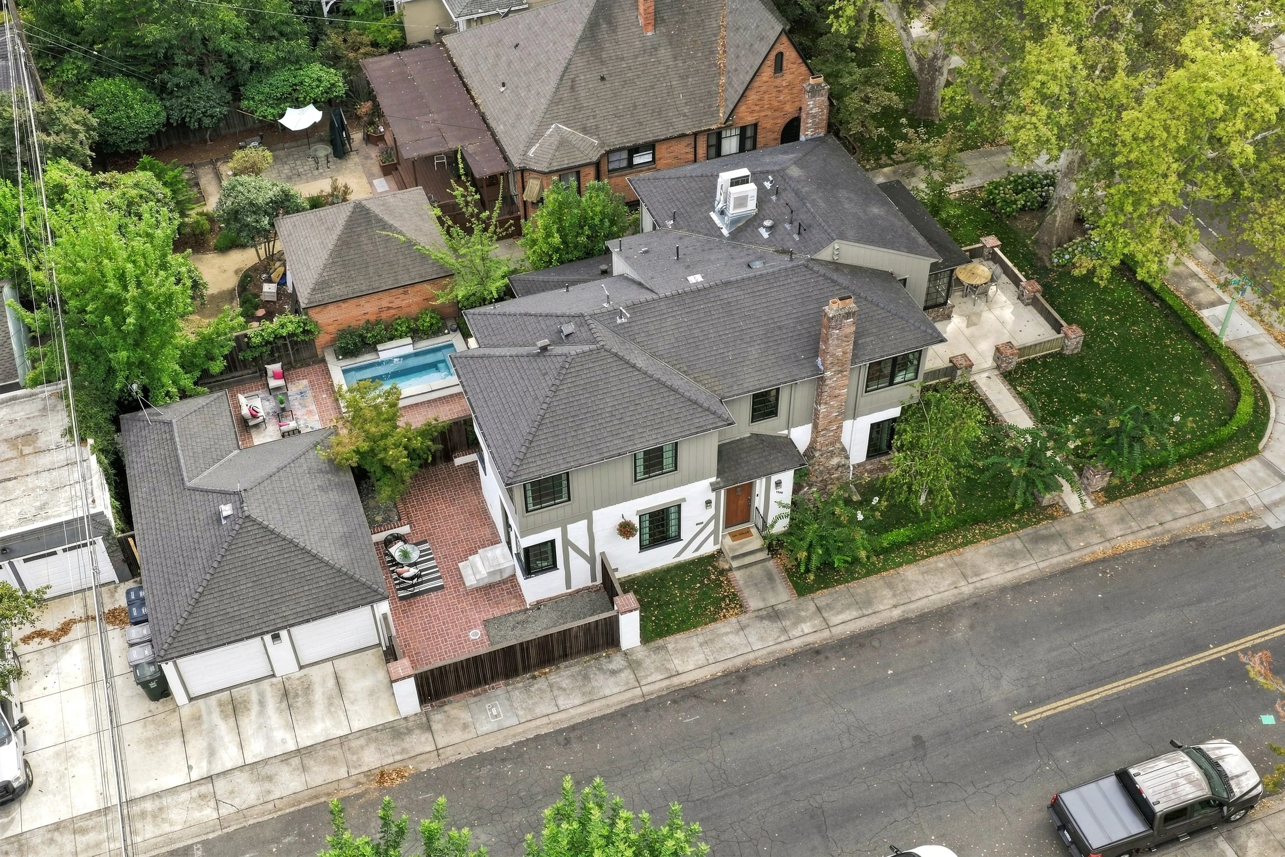 2743 Land Park Dr 7.jpg