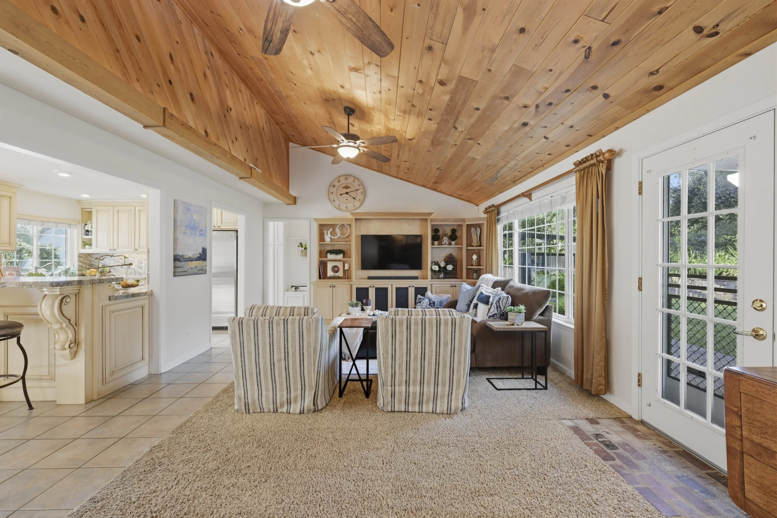 9240 Rock Springs Rd _117.jpg