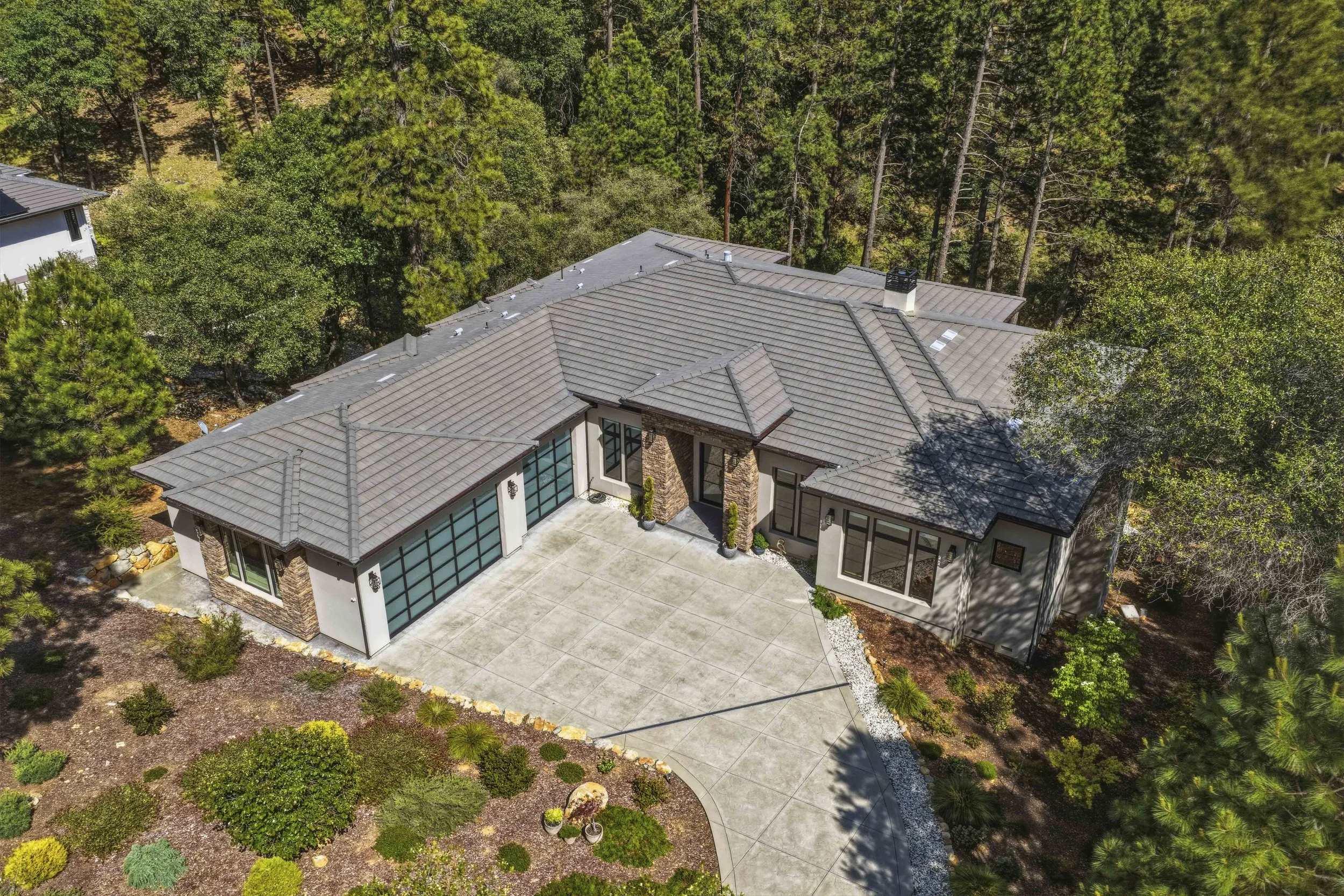 1455 Lodge View Dr 1.jpg