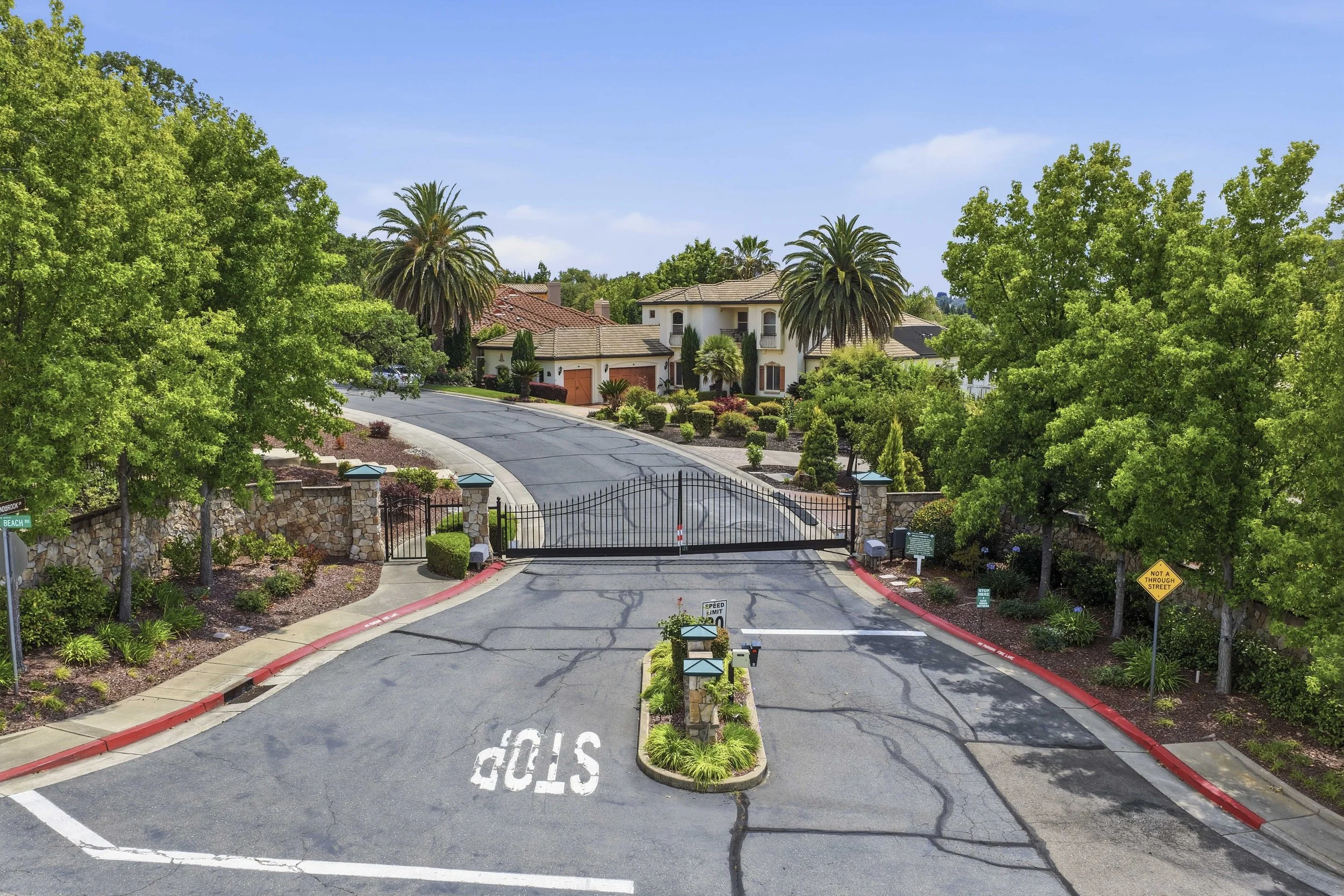 3702 Lindbrook Dr 1.jpg