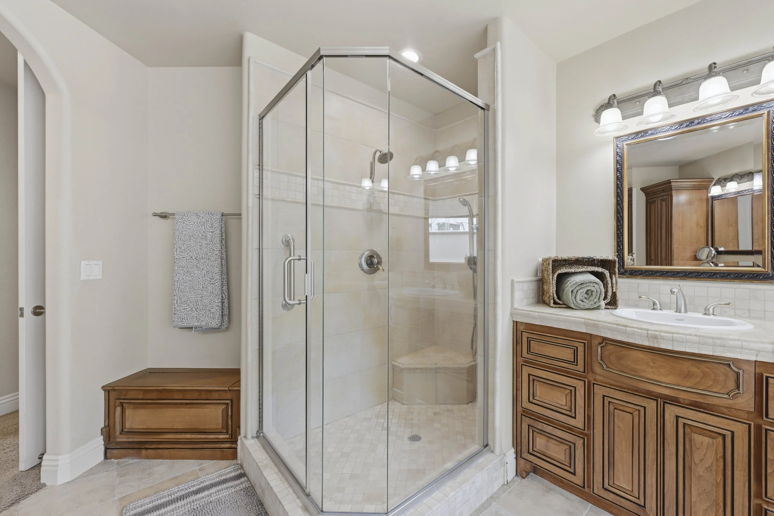3702 Lindbrook Dr 53.jpg