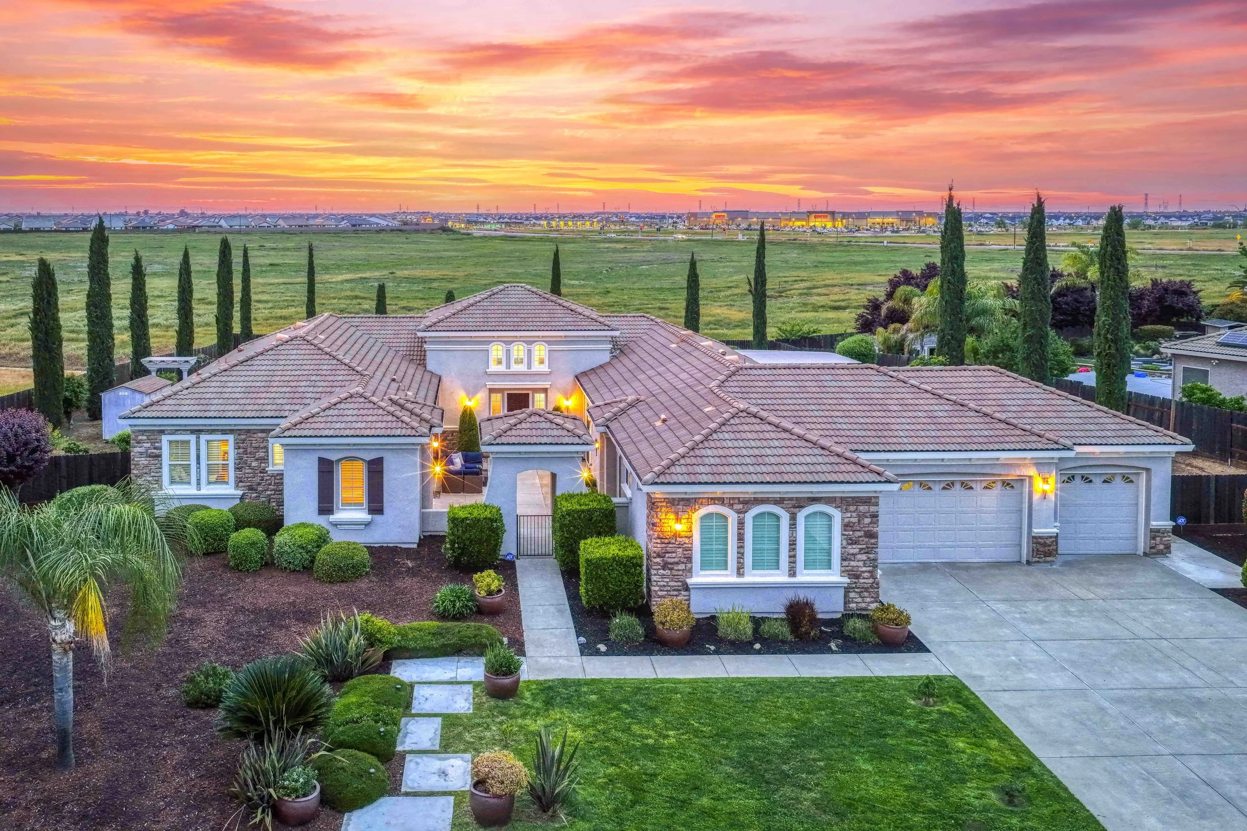 8357 Bridgestone Dr 3.jpg