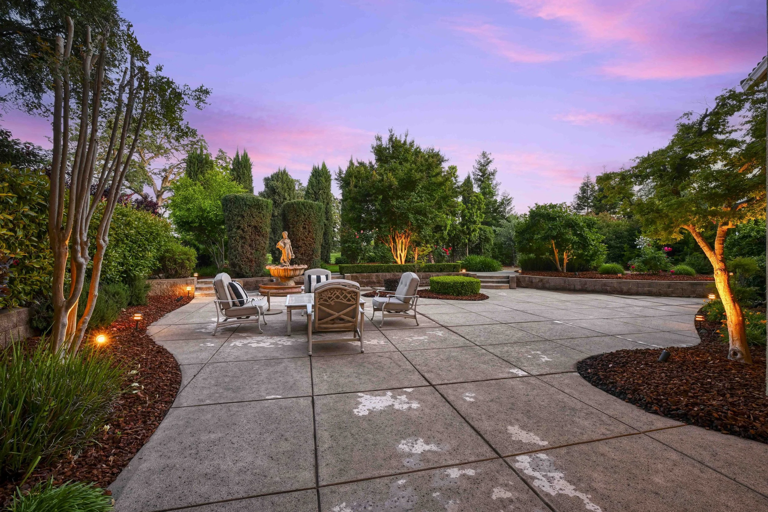 2228 Belvedere Cir - Twilight 13.jpg