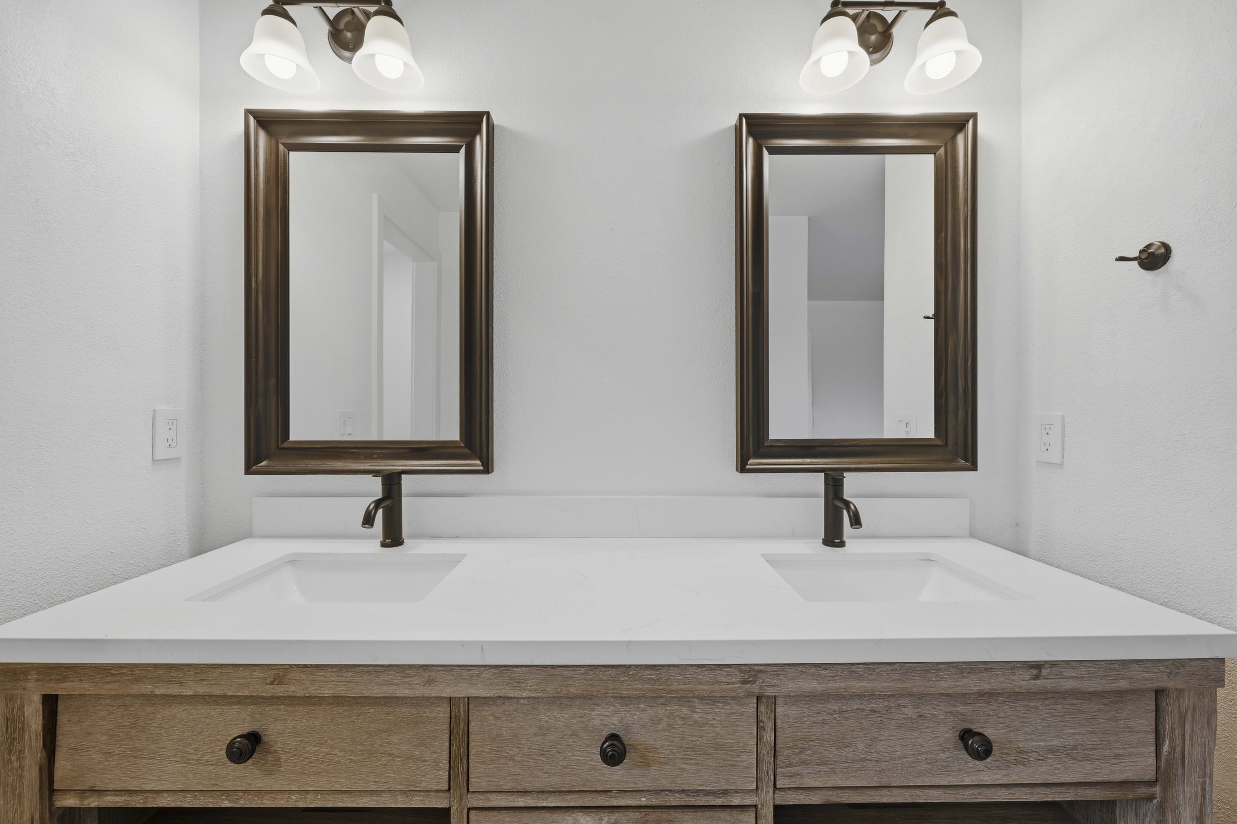 4440 Lawrence Dr _64.jpg