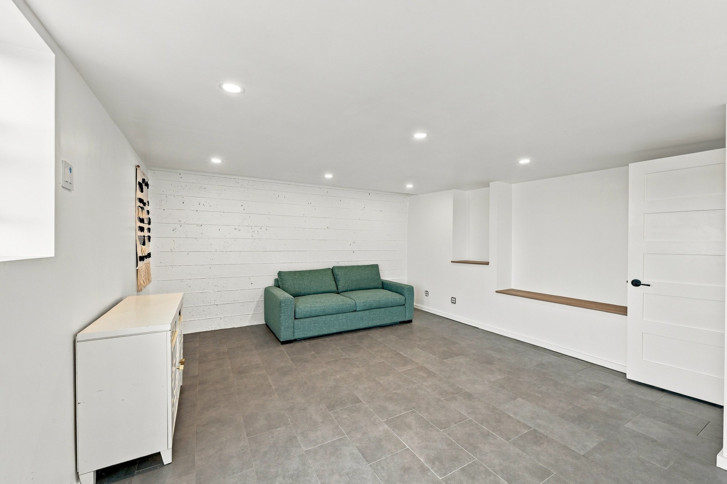 7882 Lakeshore Dr 100.jpg