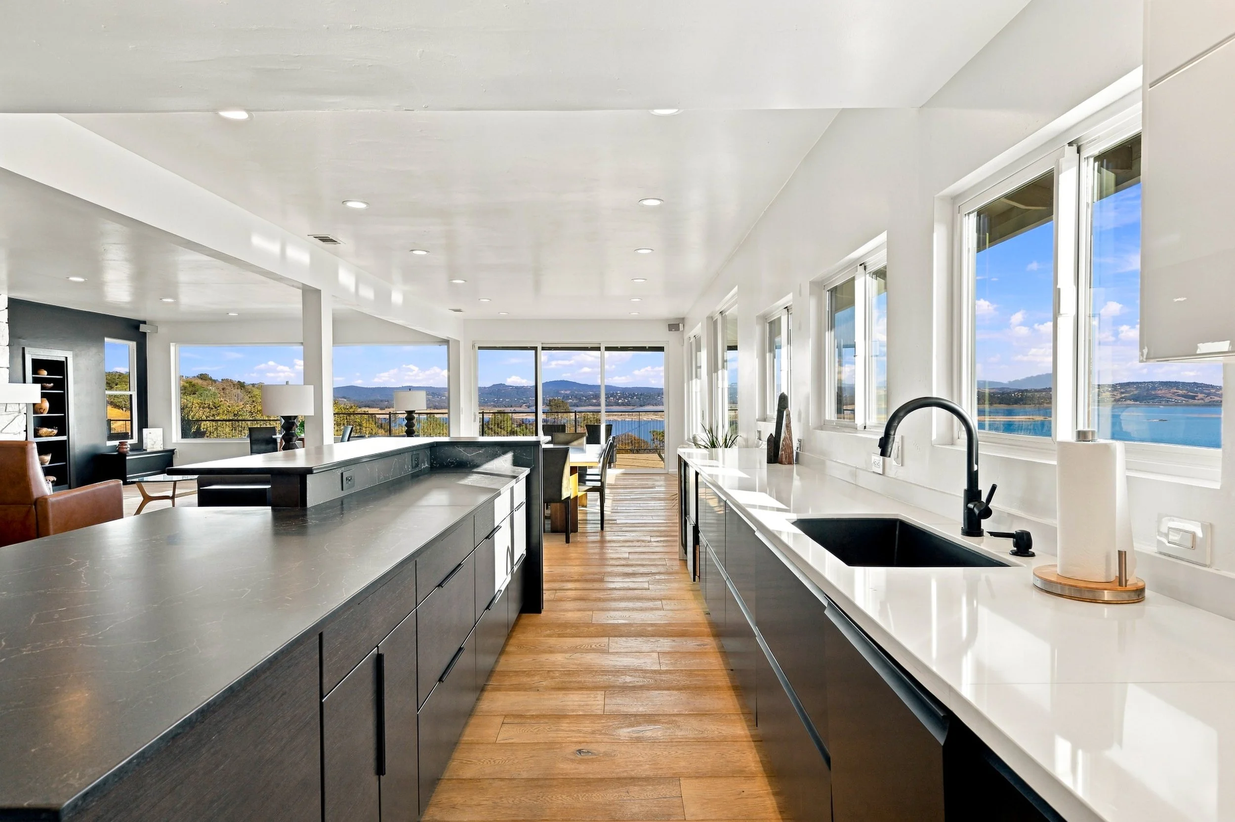 7882 Lakeshore Dr 36.jpg