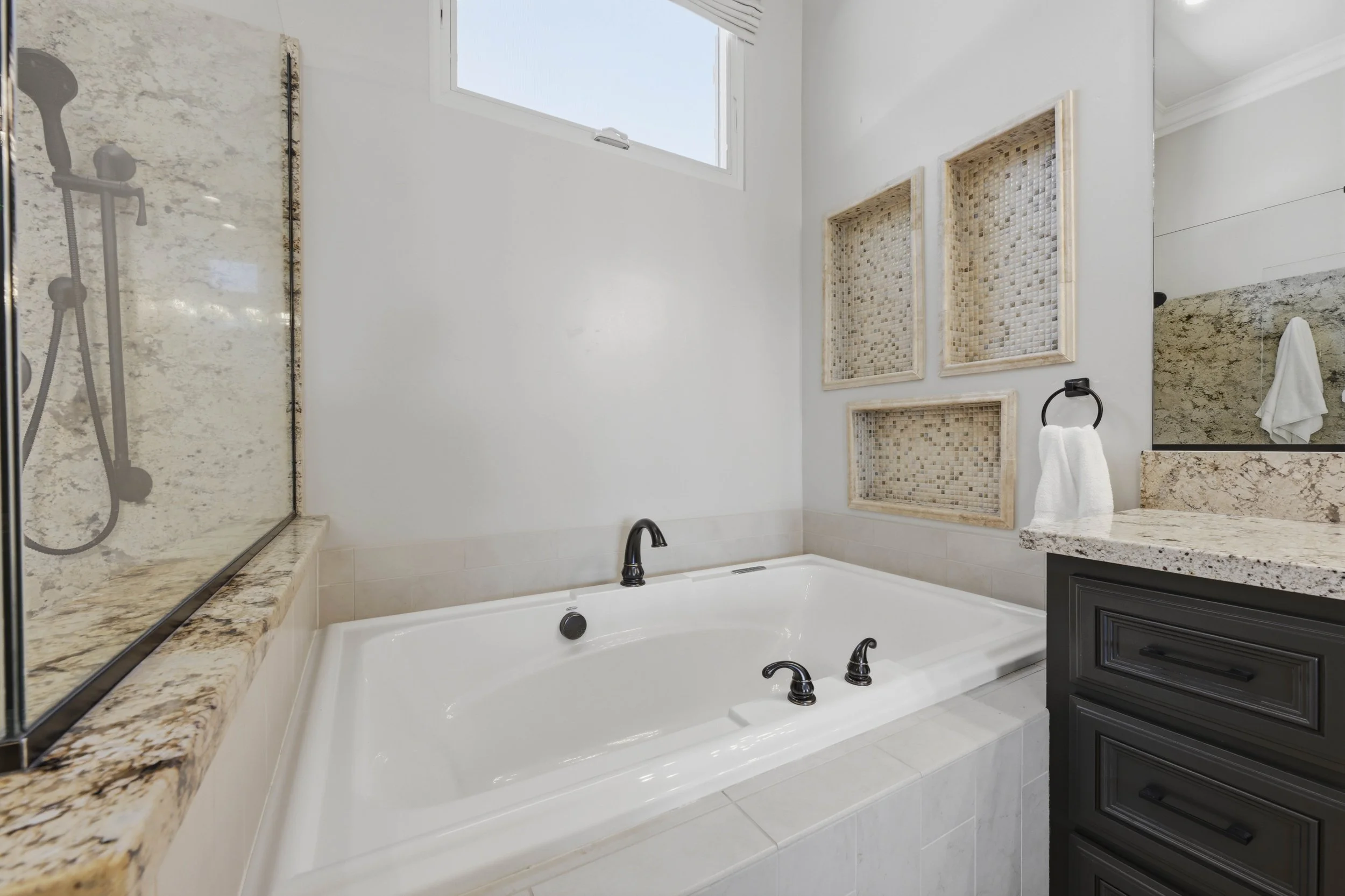 9688 Clos Du Lac Cir 105.jpg