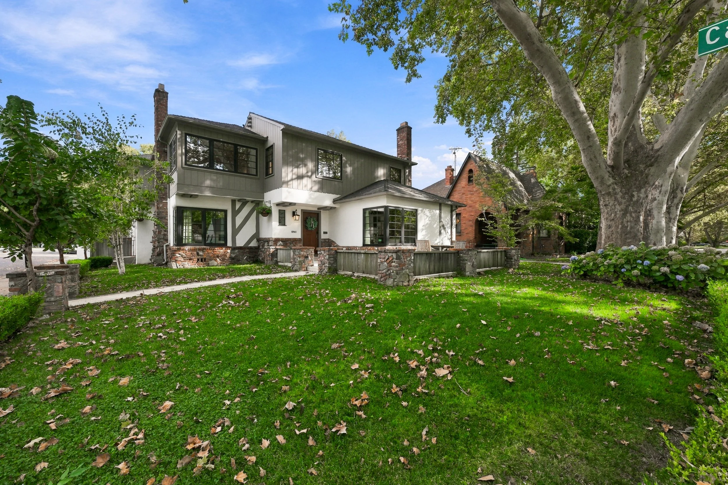 2743 Land Park Dr 9.jpg