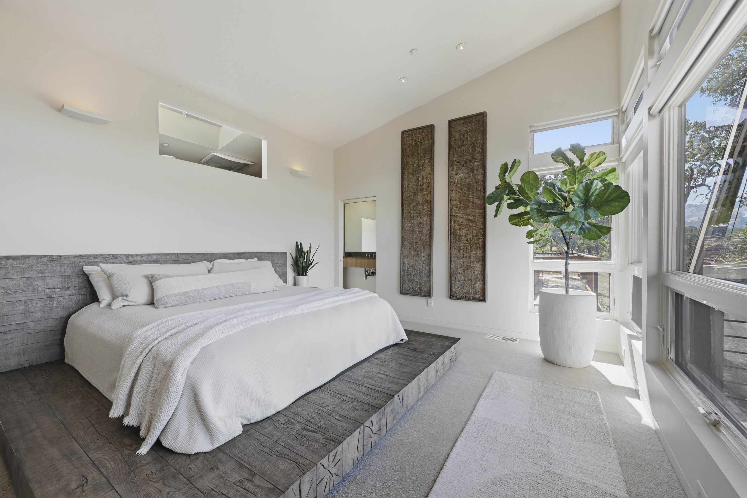 26000 Venado Dr - Main House  - 28.jpg