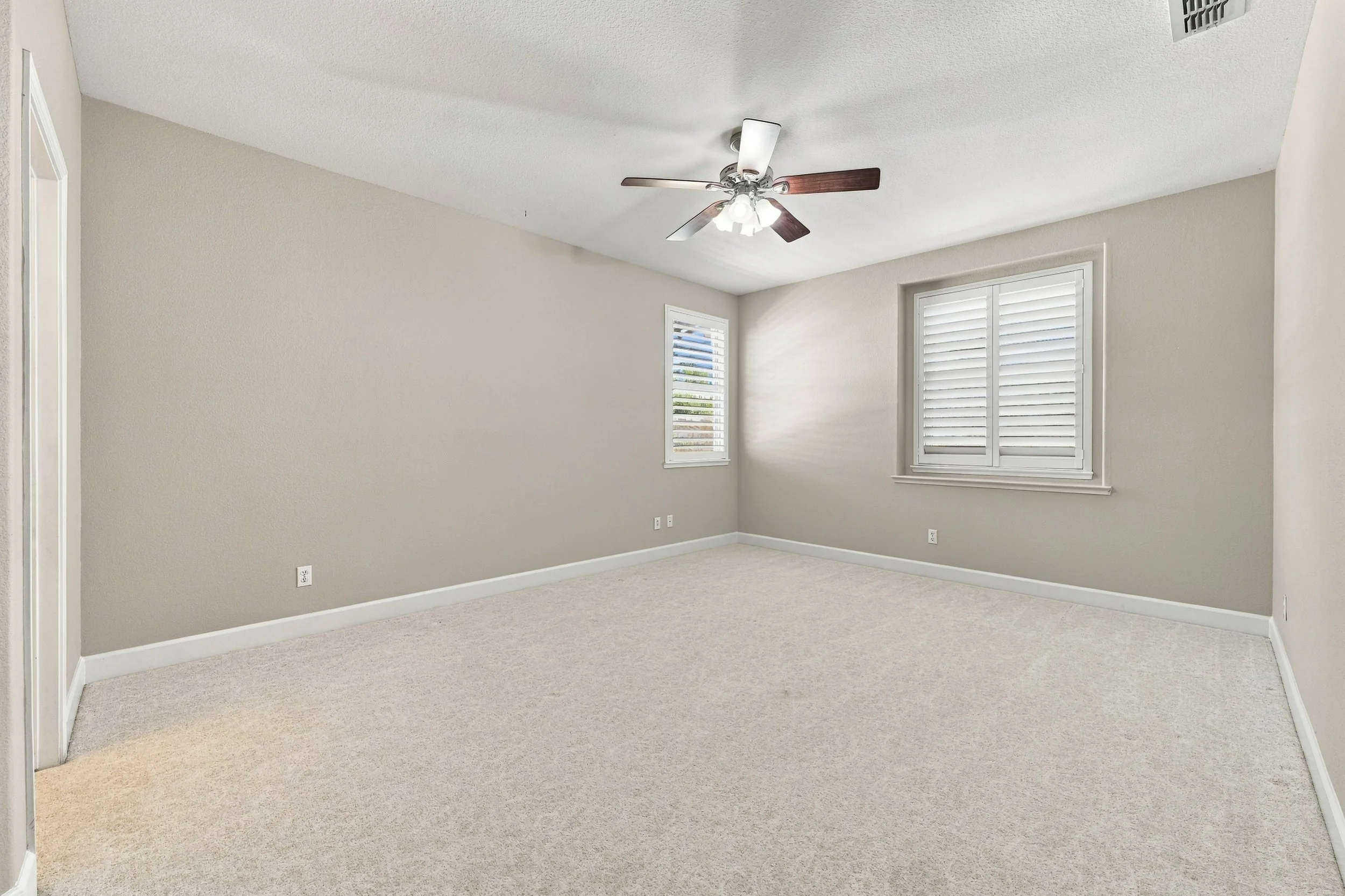 3391 Black Oak Dr 100.jpg