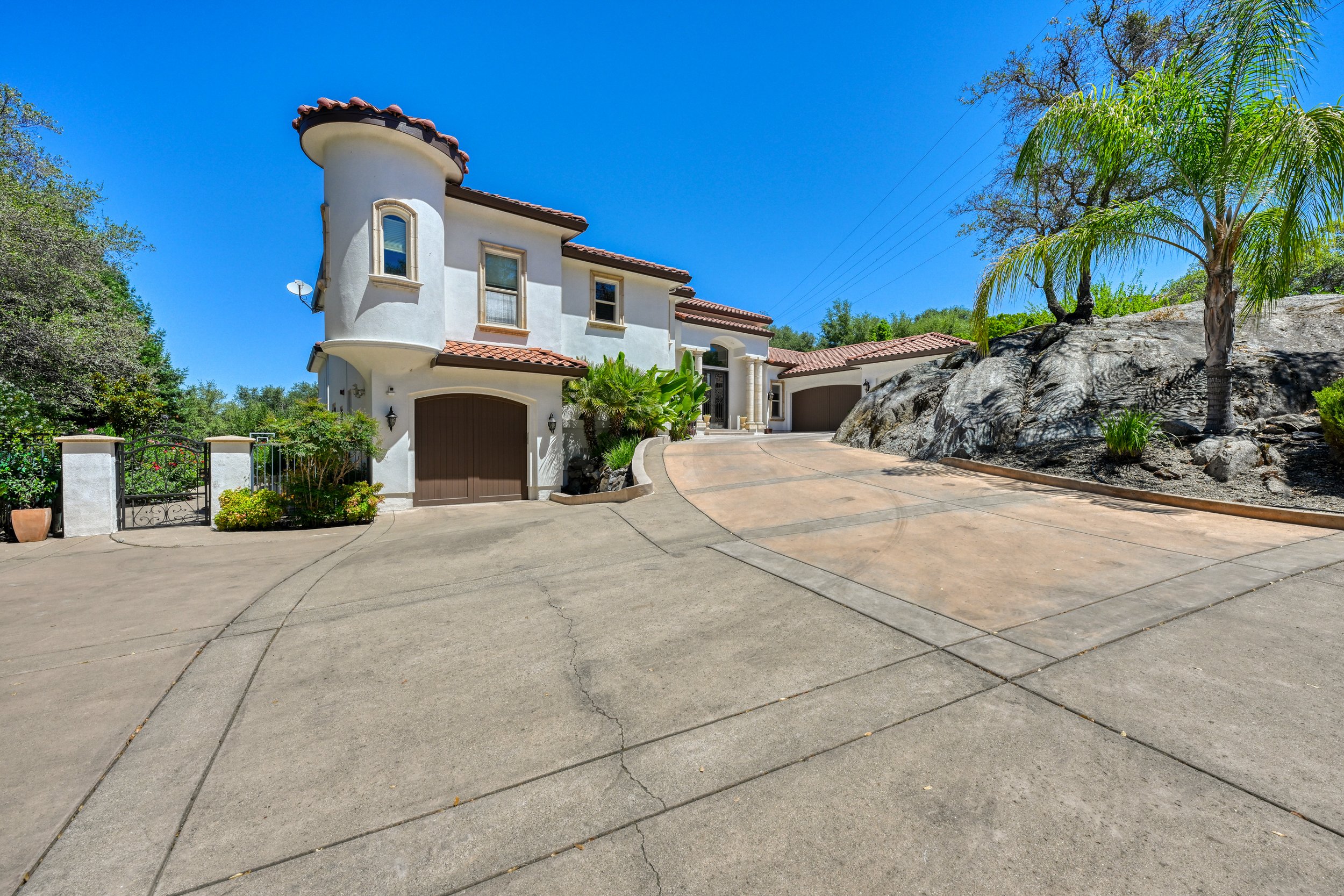 5645 Los Posas Way 17.jpg