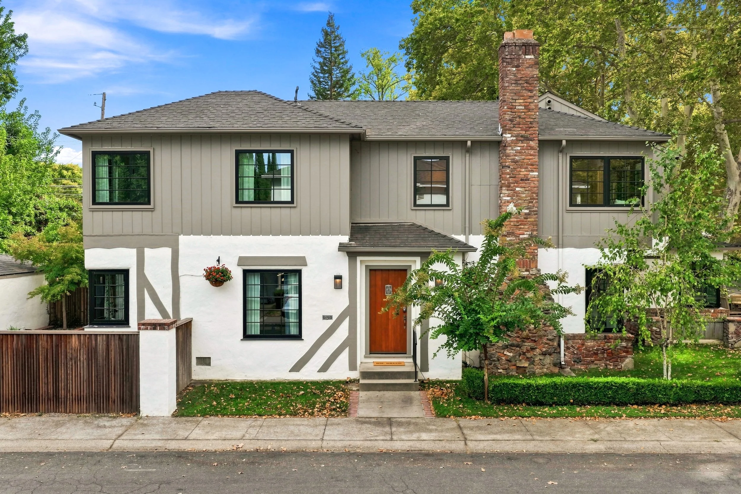 2743 Land Park Dr 54.jpg