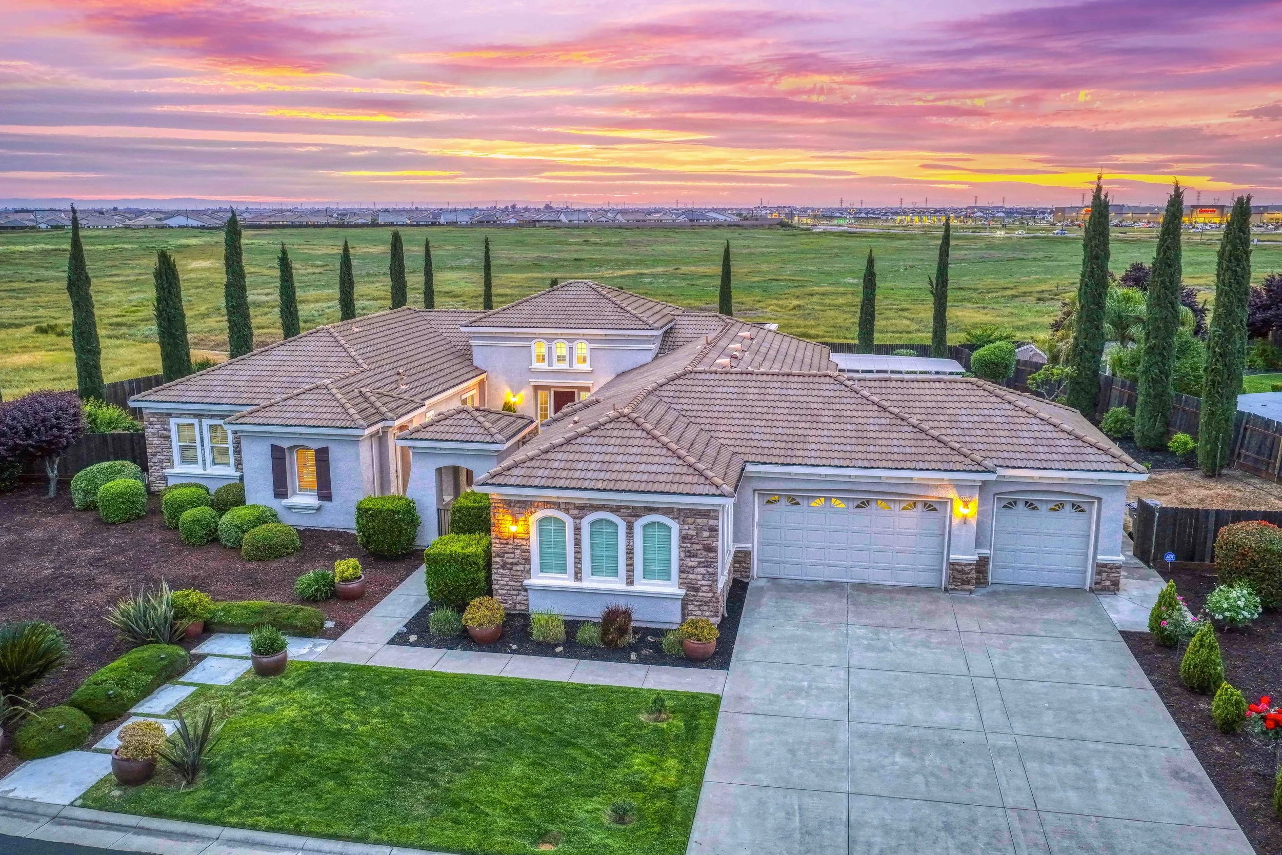 8357 Bridgestone Dr 1.jpg