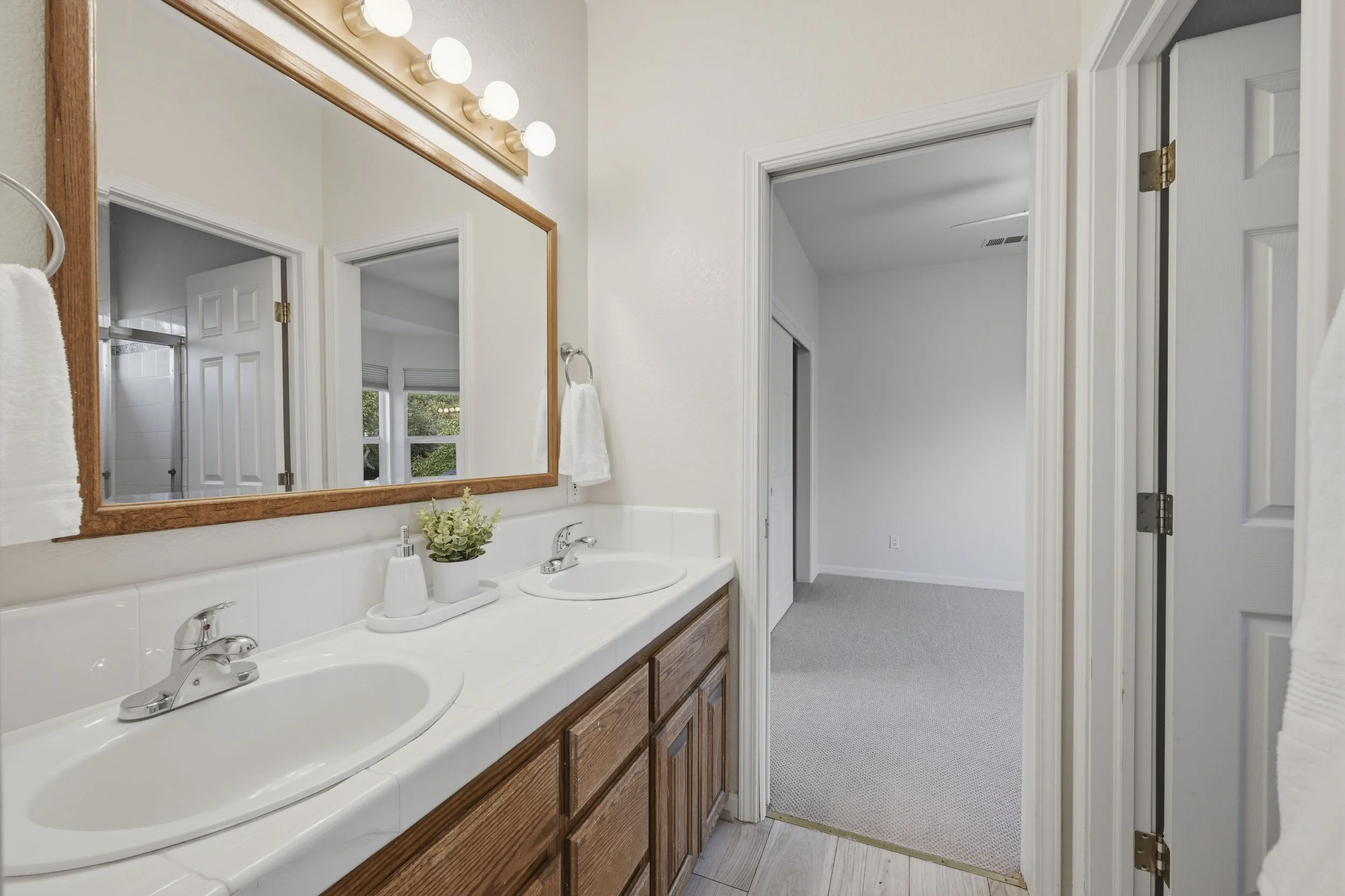 9240 Rock Springs Rd _140.jpg