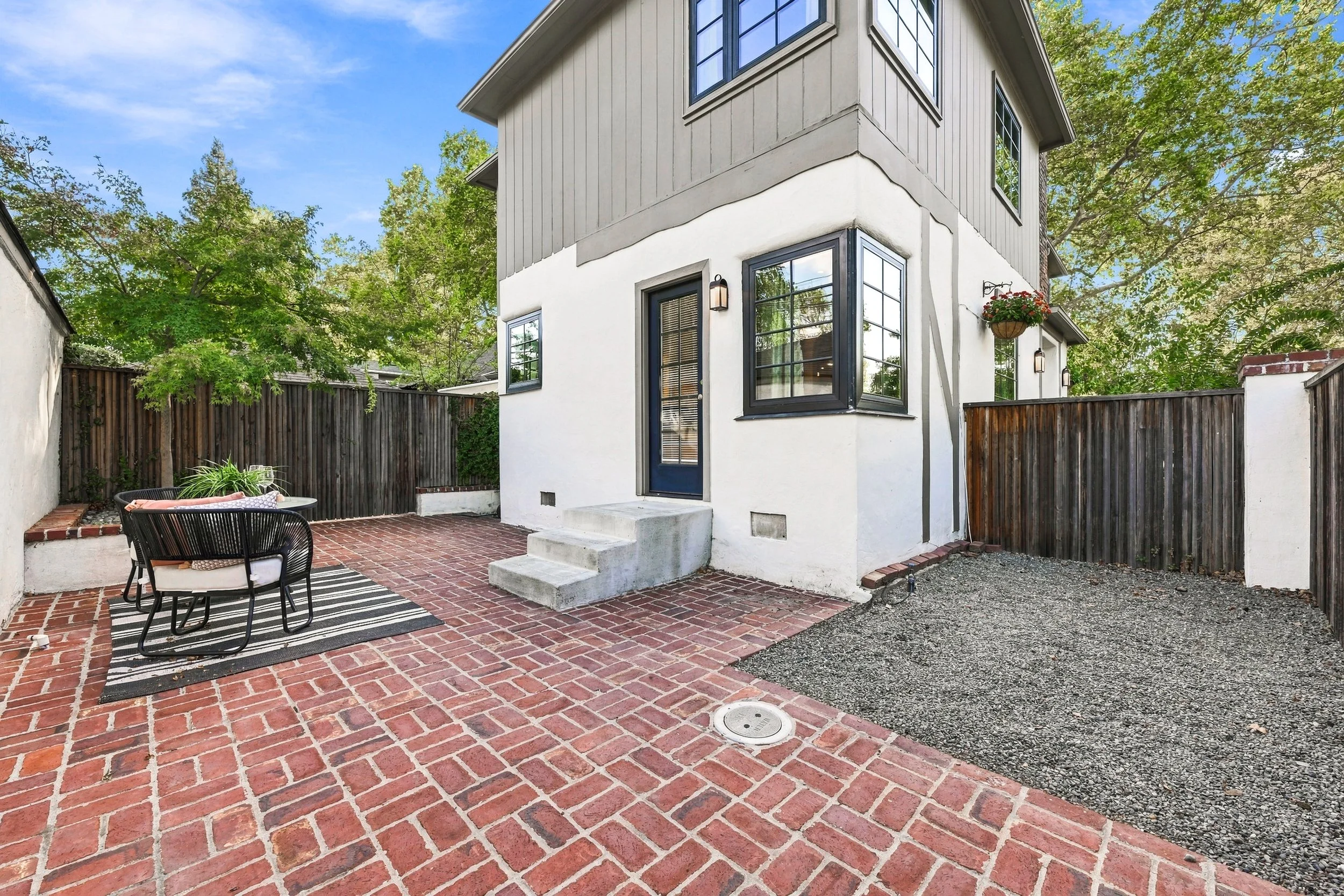 2743 Land Park Dr 75.jpg
