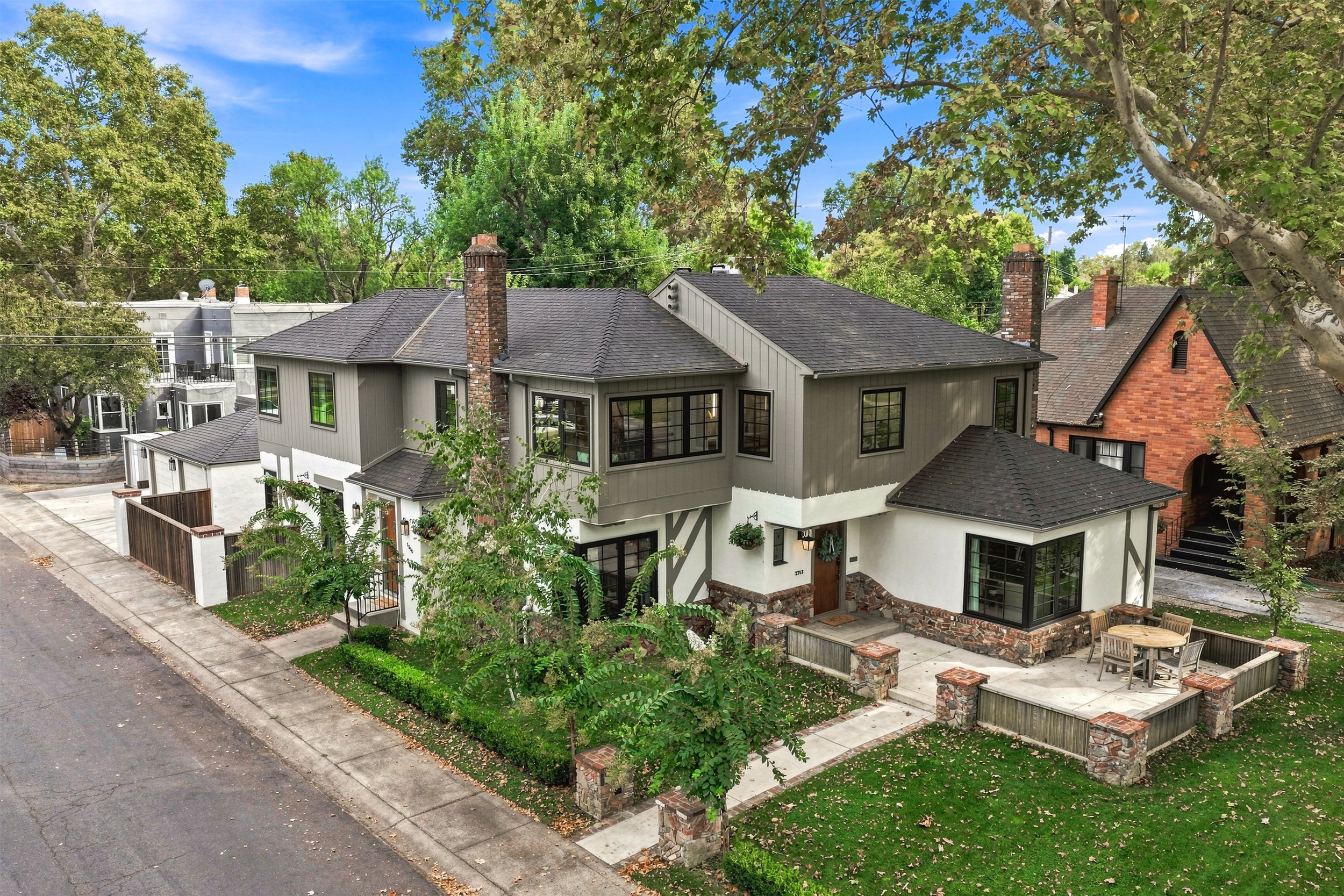 2743 Land Park Dr 1.jpg