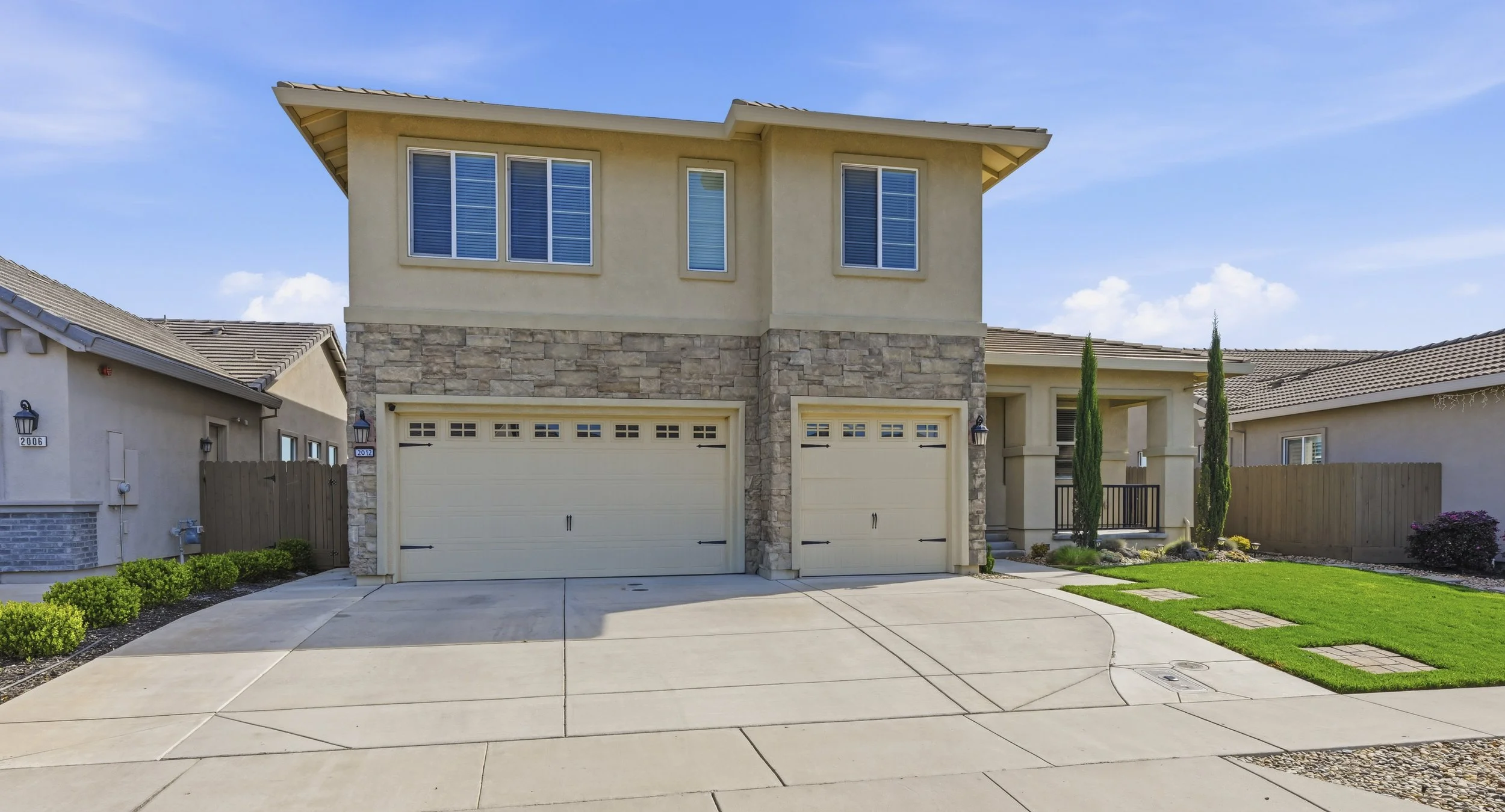 2012 Van Ruiten Dr _2.jpg